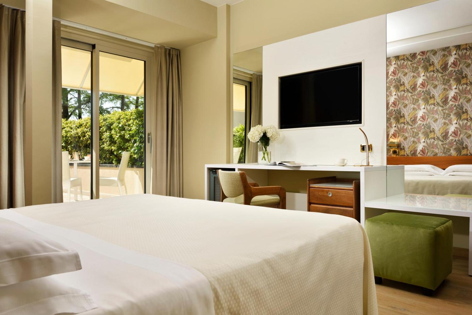 Superior Double Room Partial Lake View Spa access