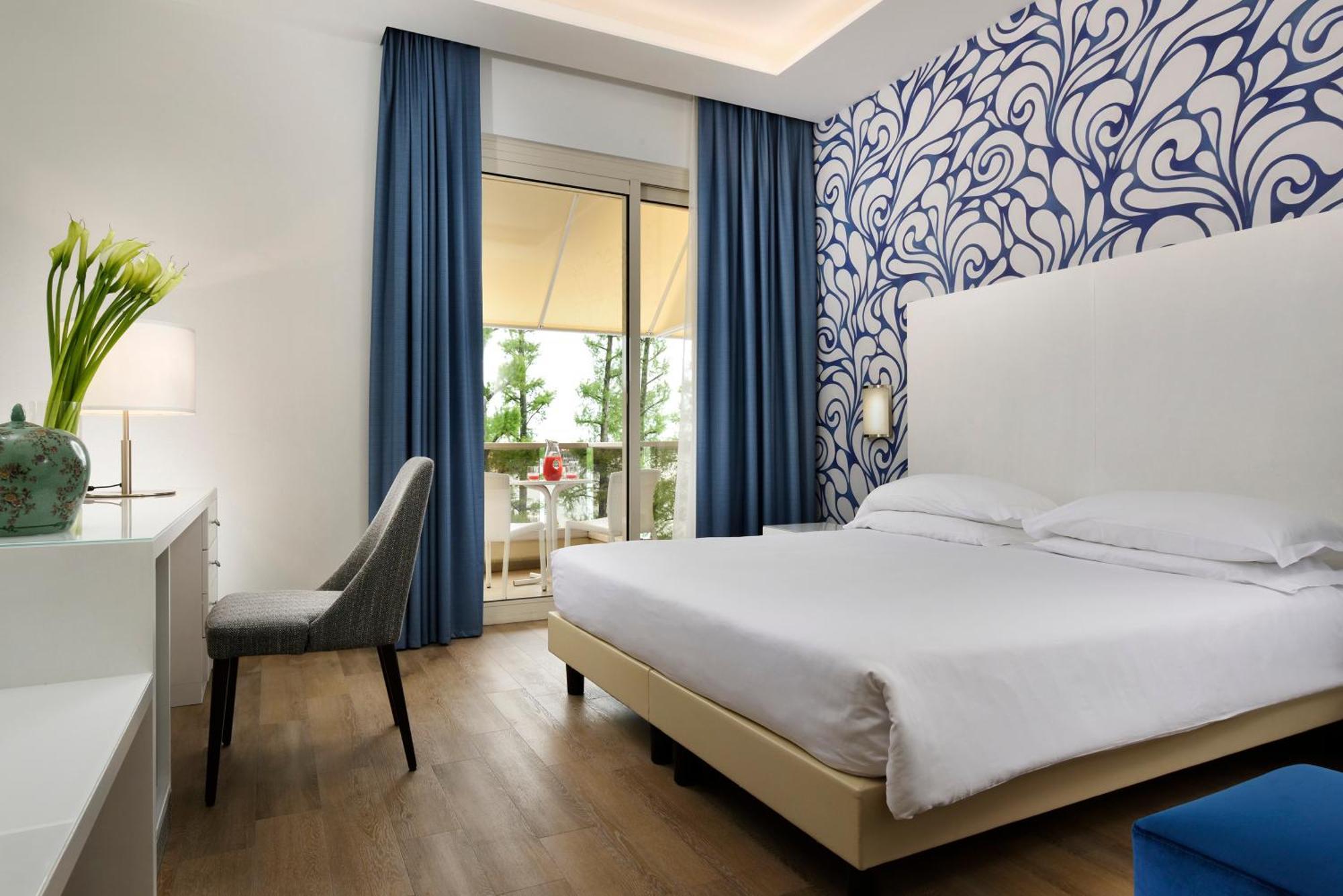Superior Double Room Partial Lake View Spa access