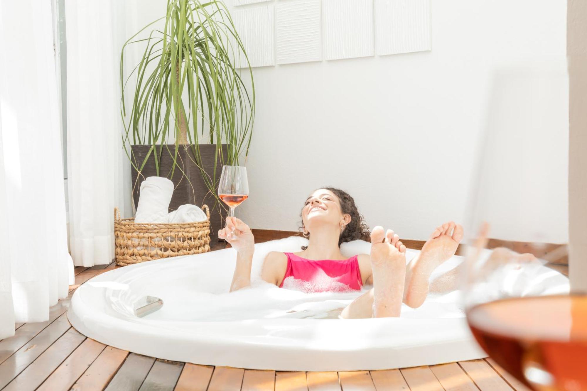 Deluxe Room Spa Bath