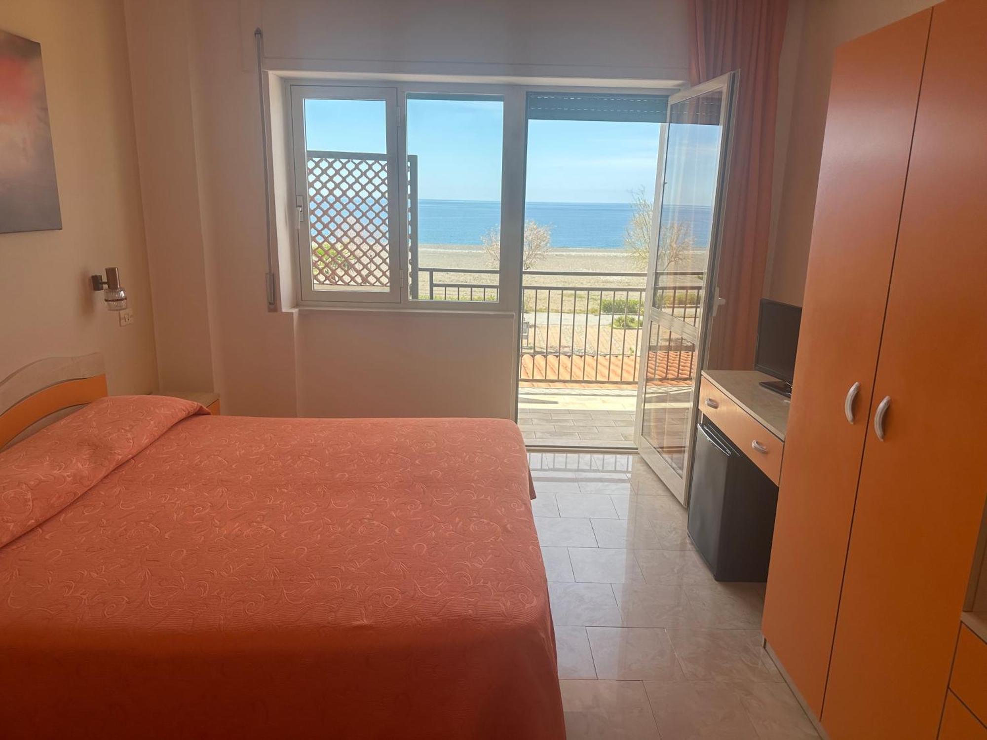 Triple Room,1591502479:JPEG