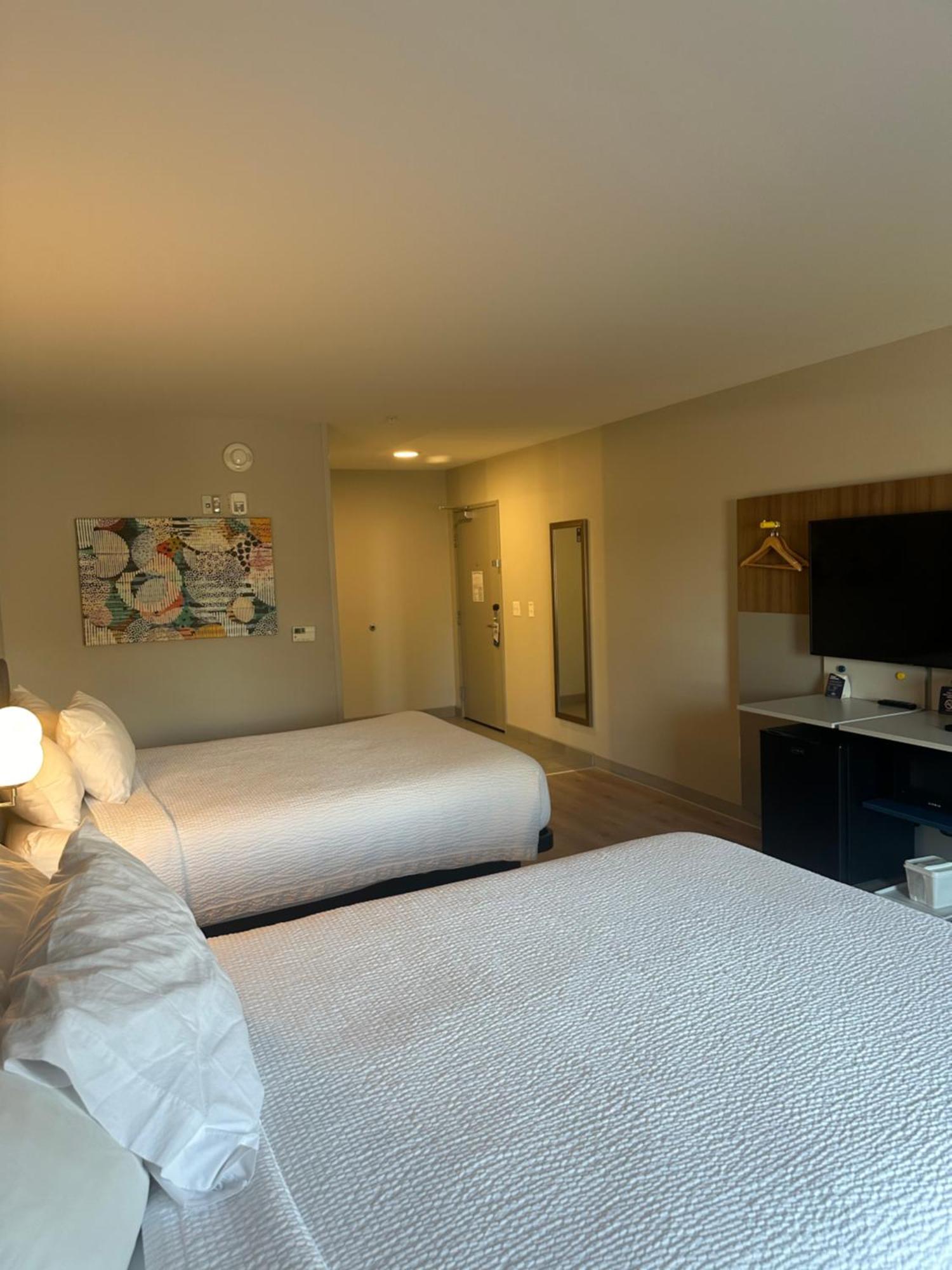 Corner Queen Room Two Queen Beds Non-Smoking