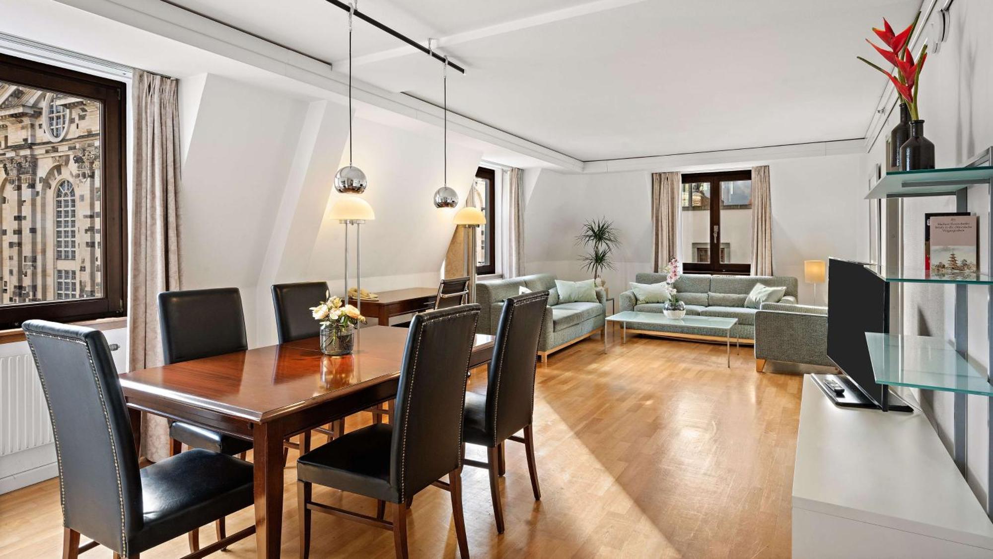 Corner King Suite,1592043693:JPEG