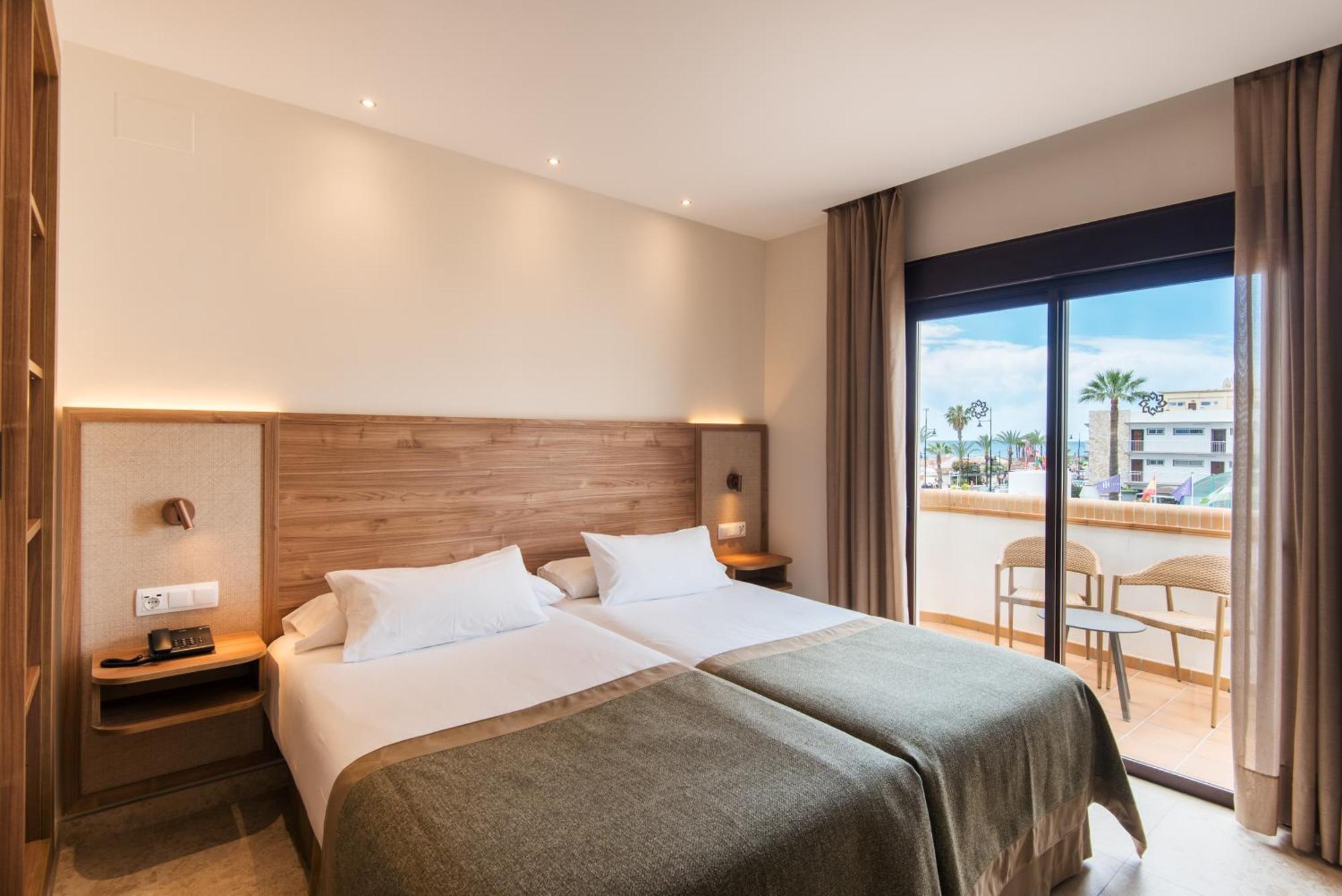 Double or Twin Room Side Sea view