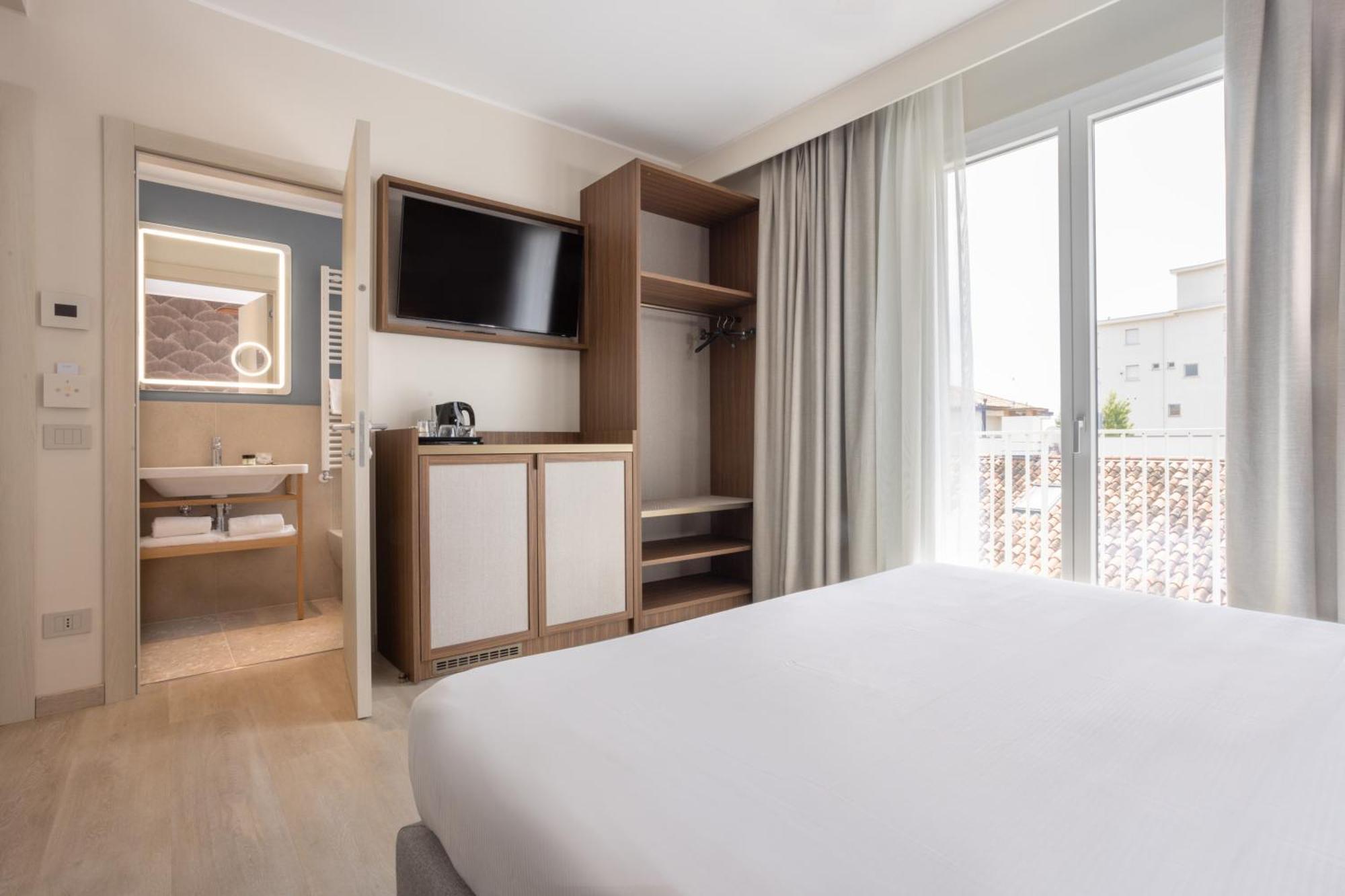 Deluxe Triple Room Balcony