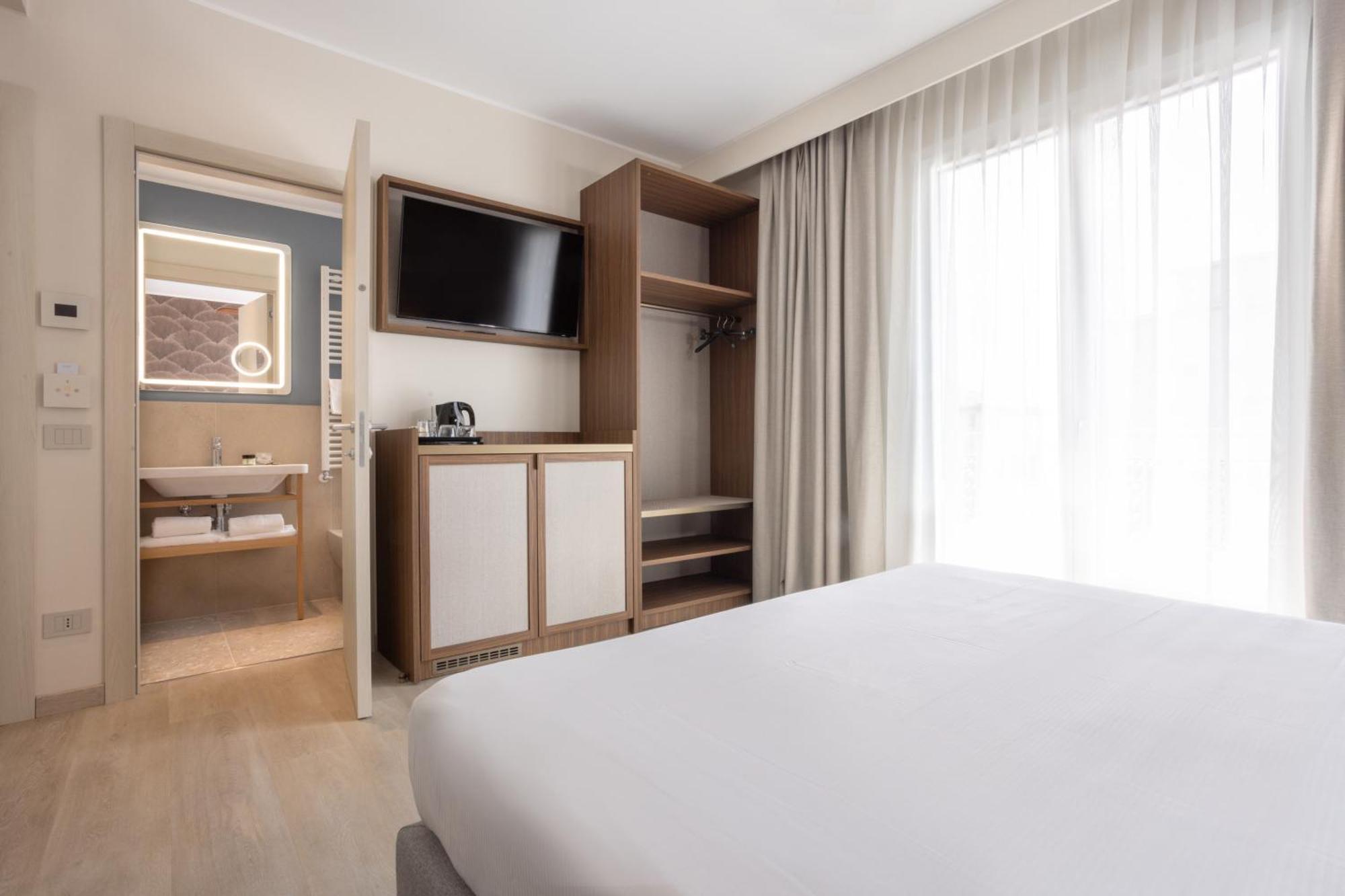 Deluxe Triple Room Balcony
