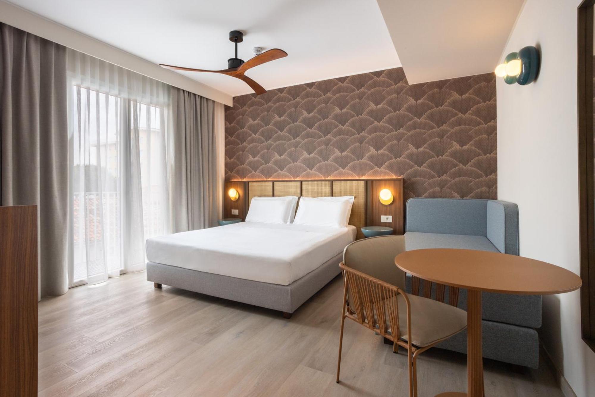 Deluxe Triple Room Balcony