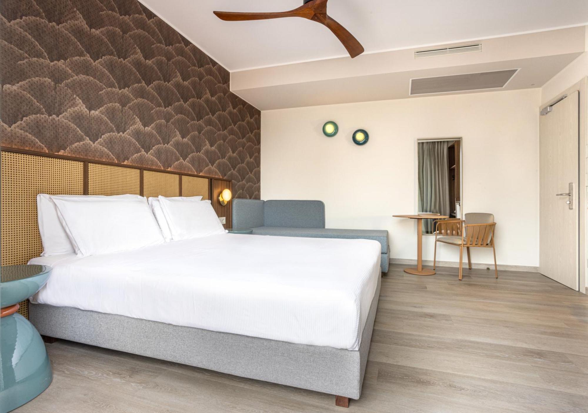 Deluxe Triple Room Balcony