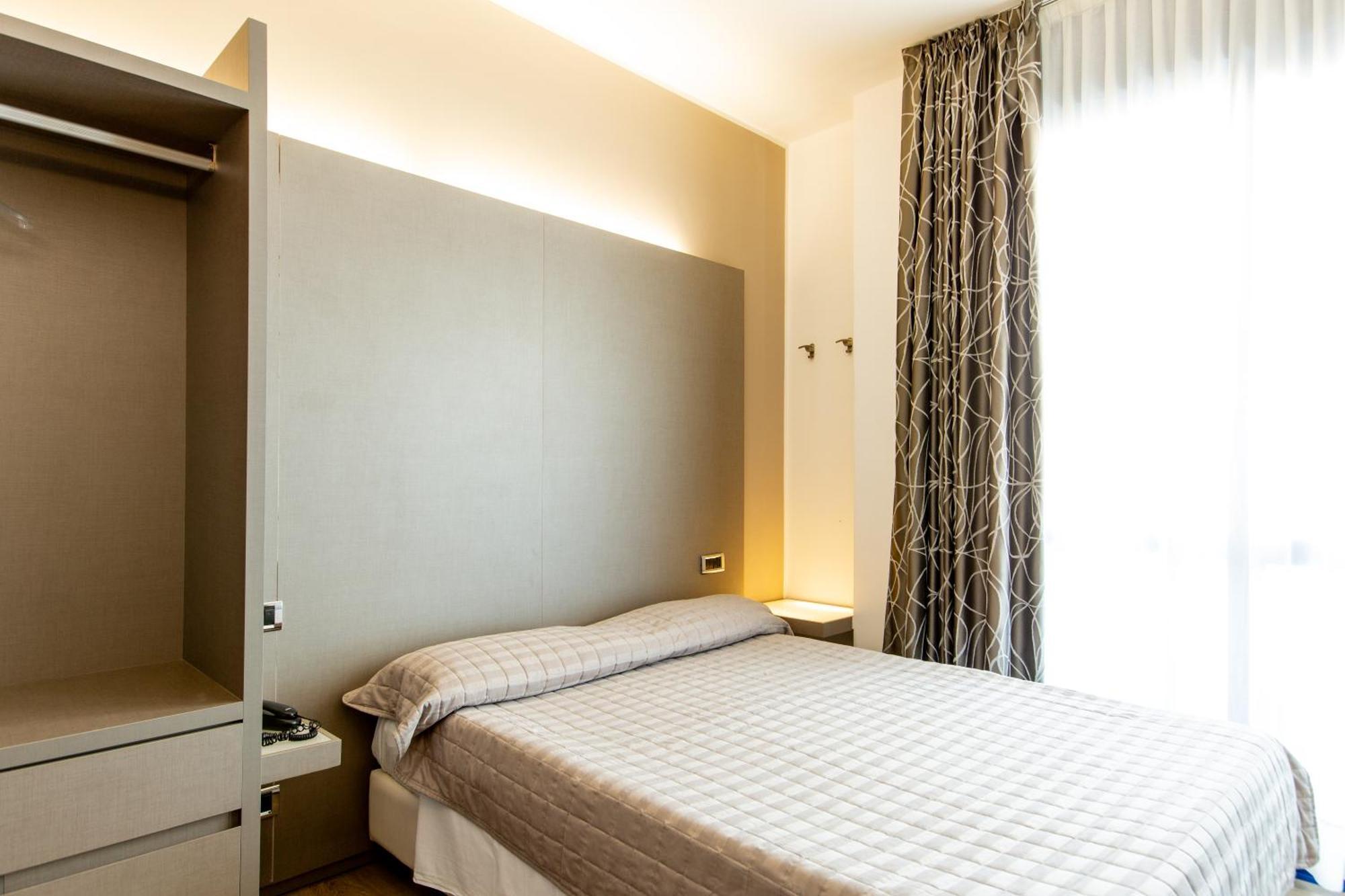 Economy Double Room Side Sea View