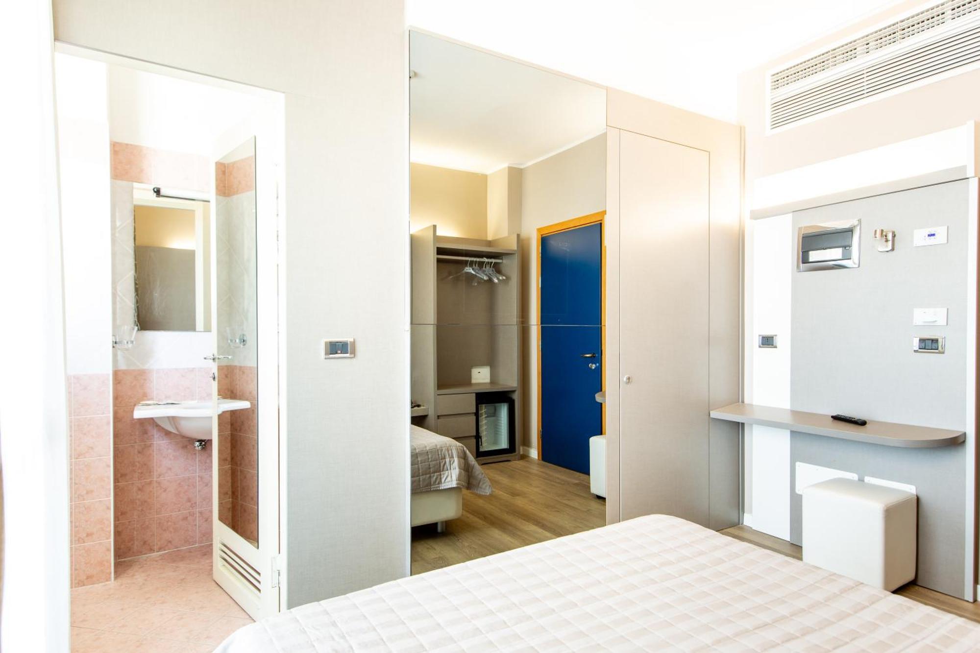 Economy Double Room Side Sea View
