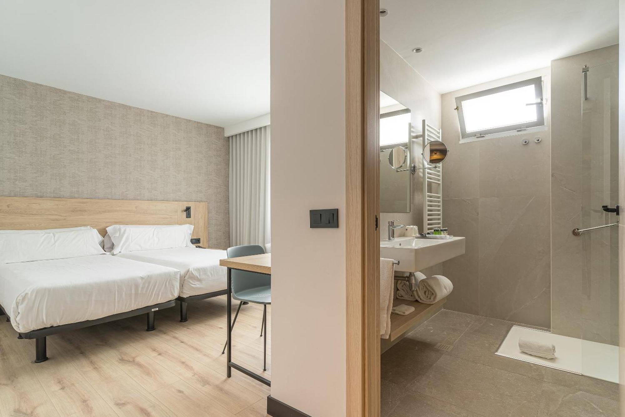 Interior twin room,1613662055:JPEG
