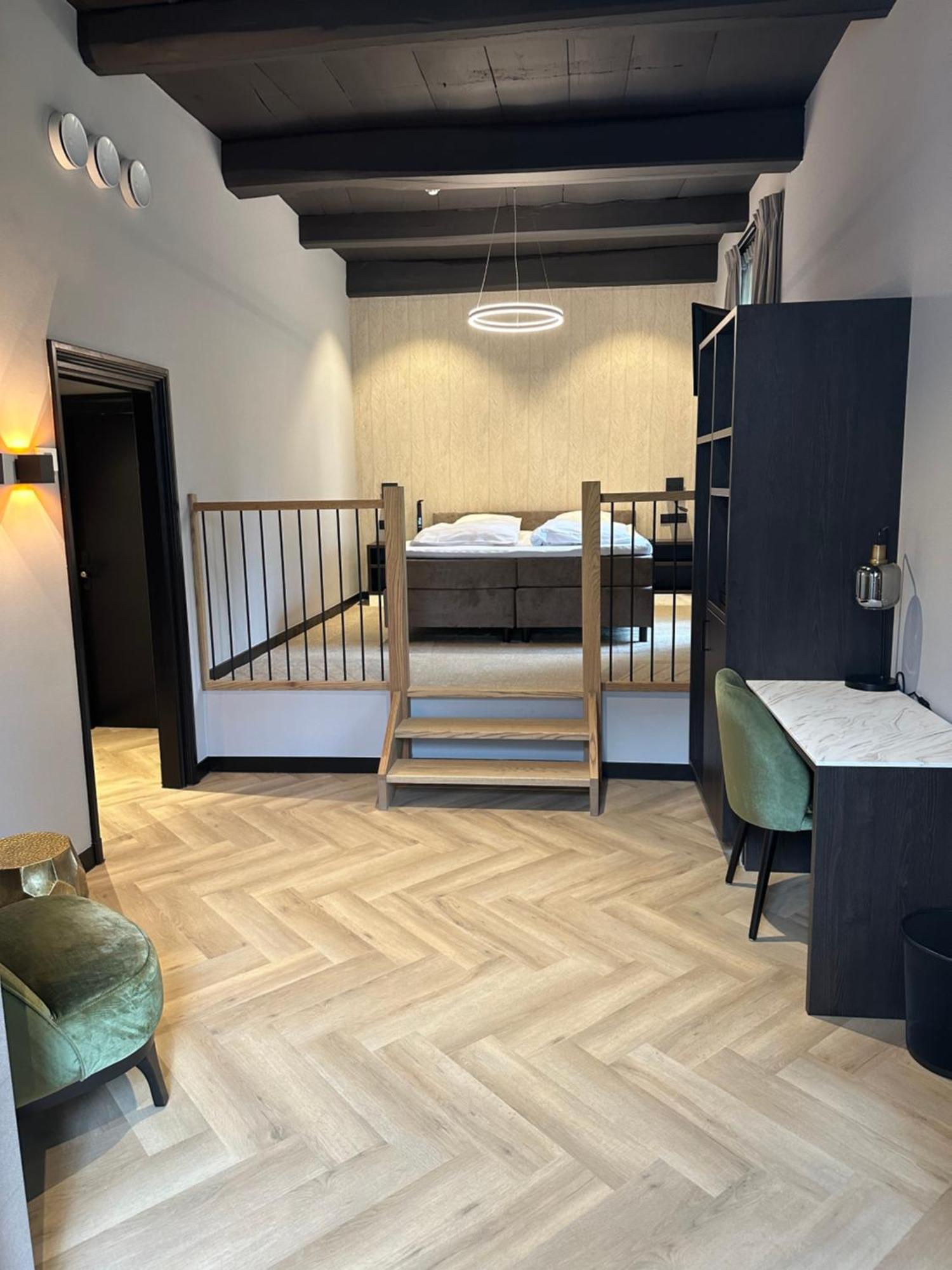 Deluxe Double Room Shower