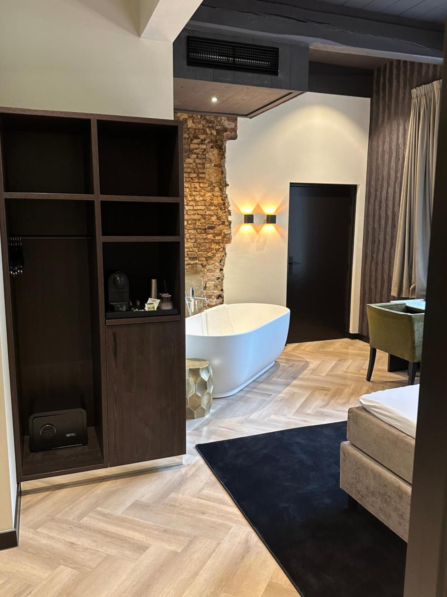 Deluxe Double Room Bath