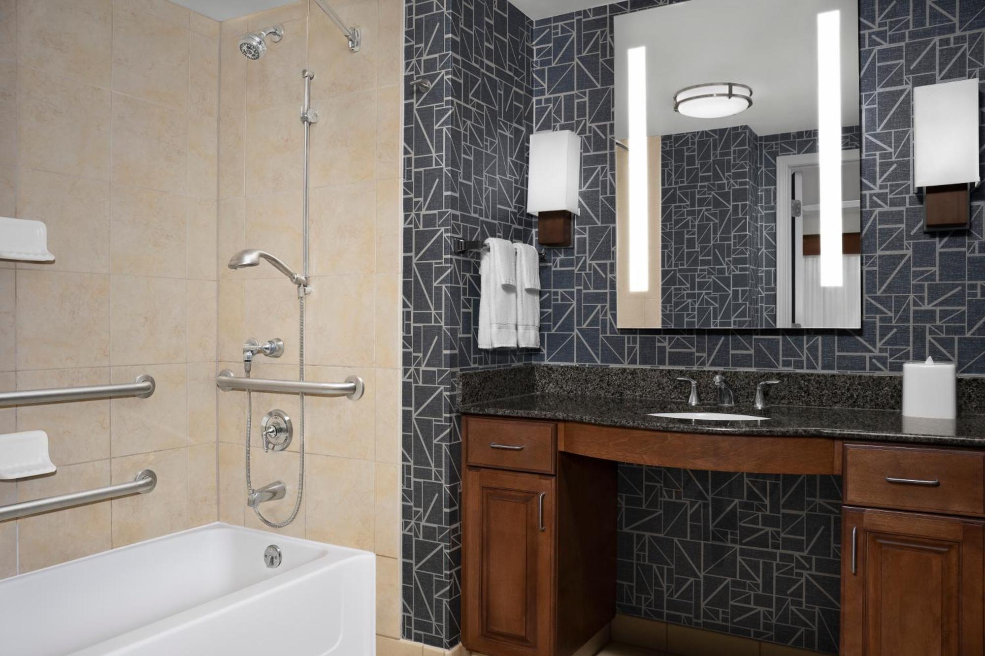 King Suite Accessible Tub Mobility Hearing Access or Non-Smoking,1592880908:JPEG