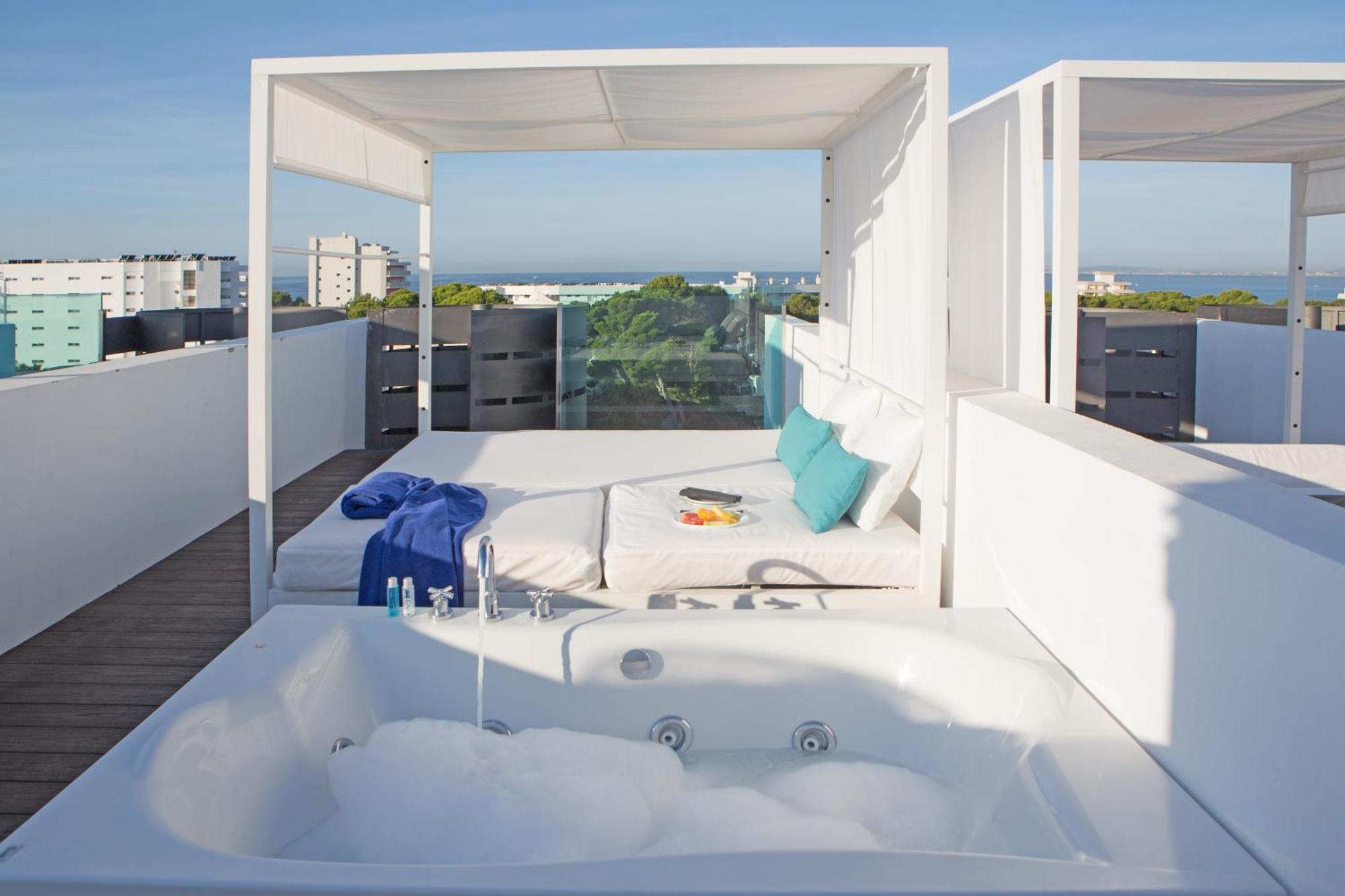 Rooftop Junior Suite Jacuzzi