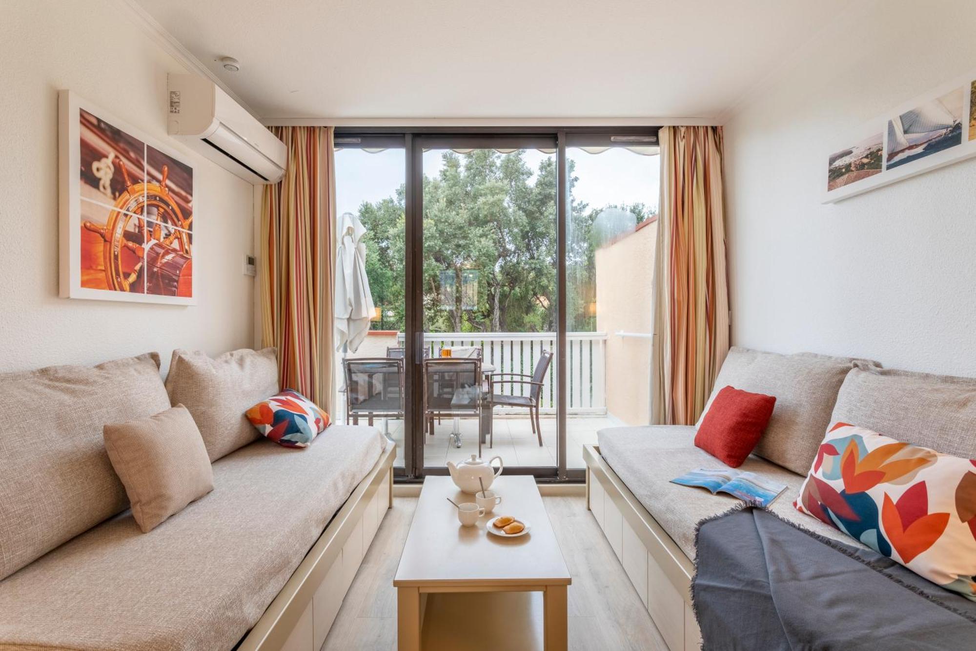 One-Bedroom Apartment Air conditioning Sleeping Alcove Terrasse or Balcony,1592054364:JPEG