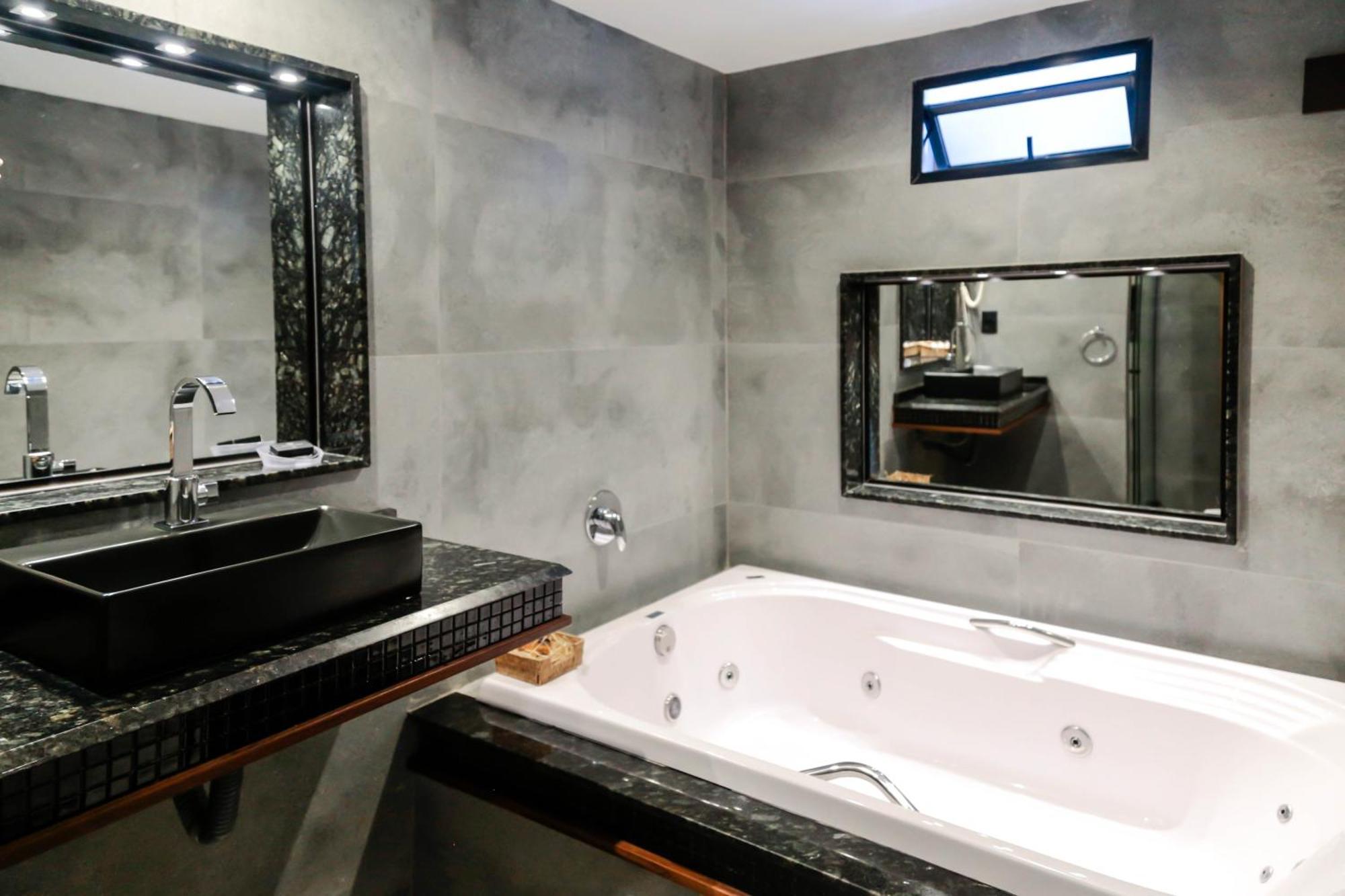 King Room Spa Bath
