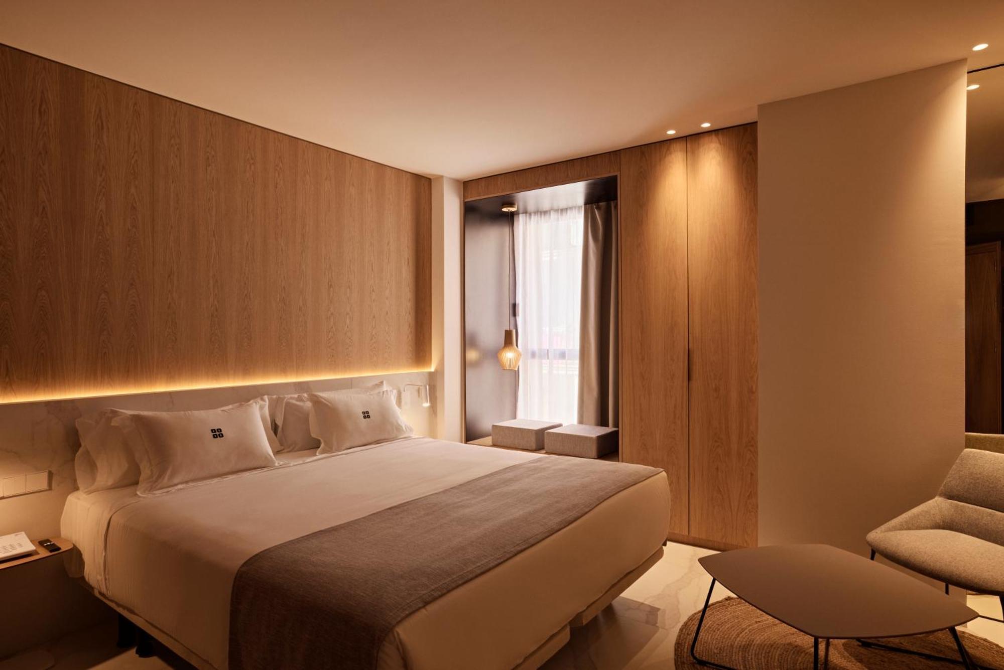 Double Room,1592055769:JPEG