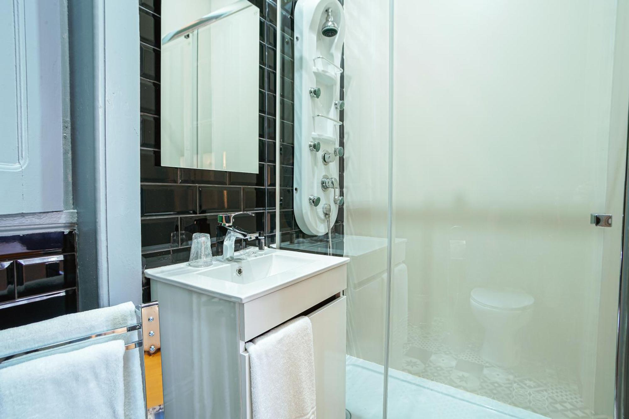 Double Room Private Bathroom