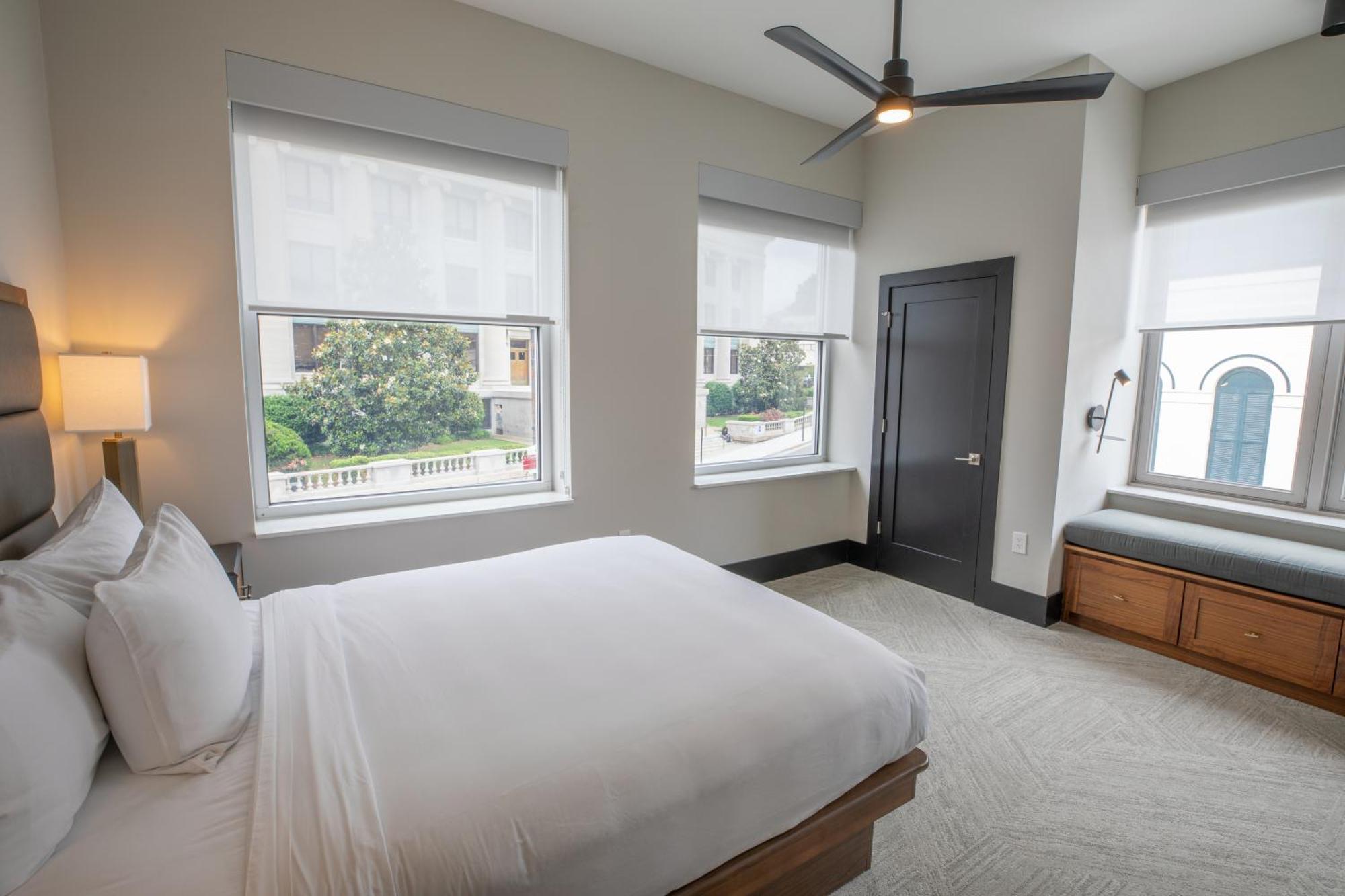Deluxe King Suite