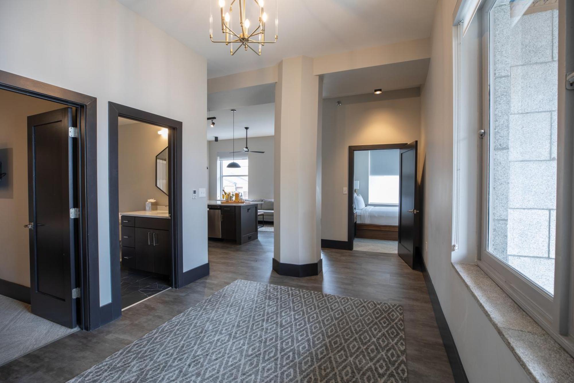 Deluxe King Suite