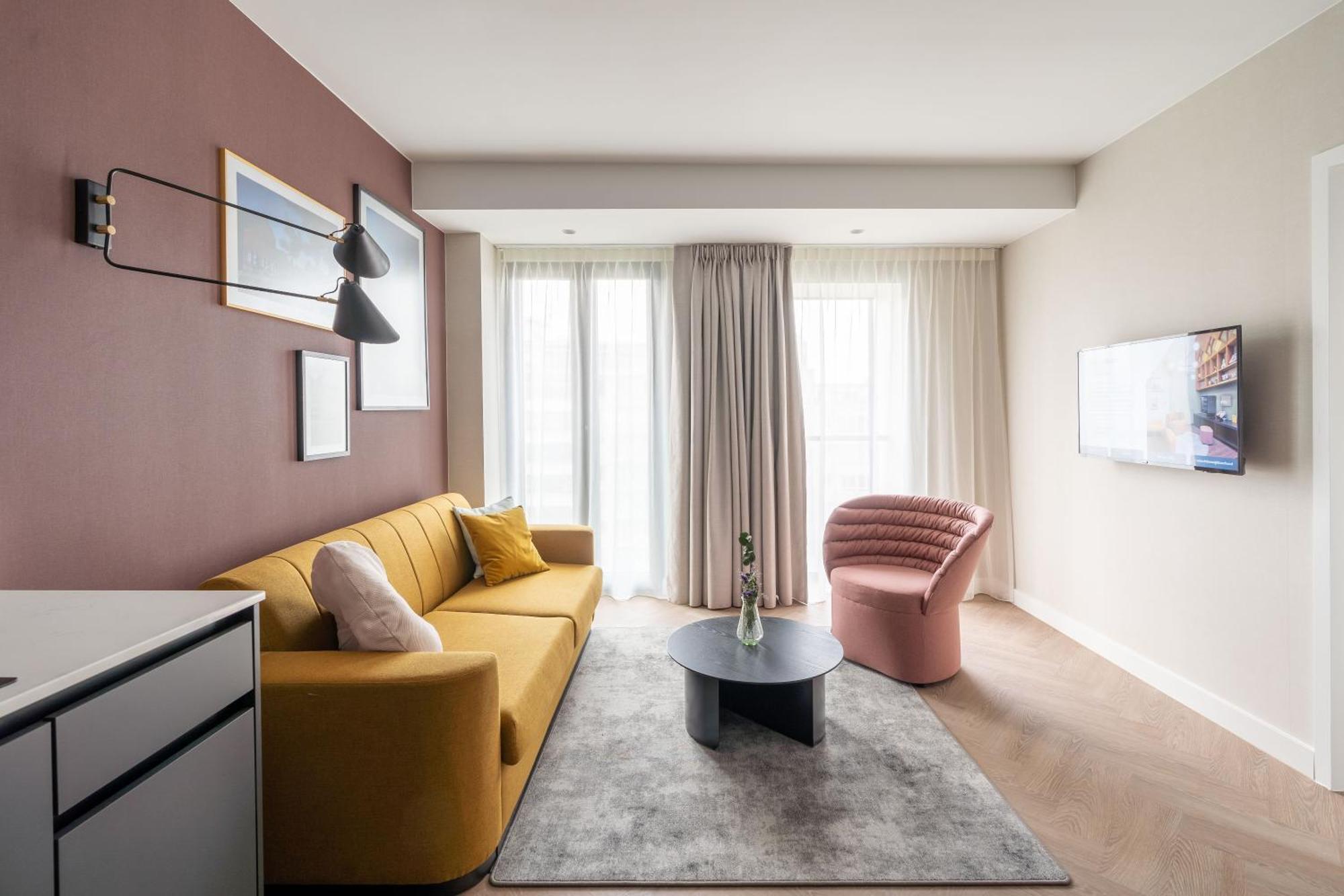 Extra Large 1 Bedroom Apartment with Sofa Bed,1592199365:JPEG