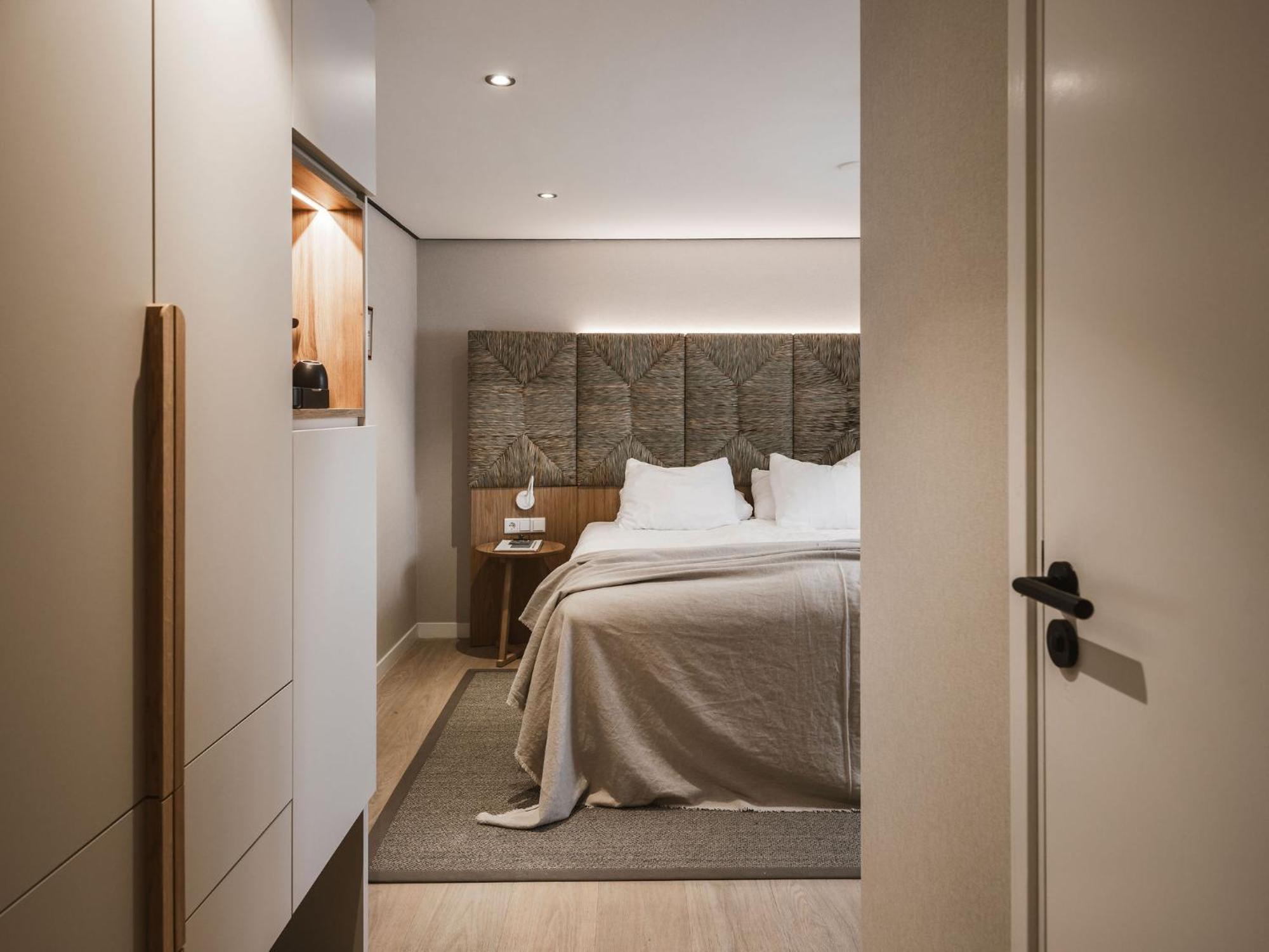 Small Double Room,1592872296:JPEG