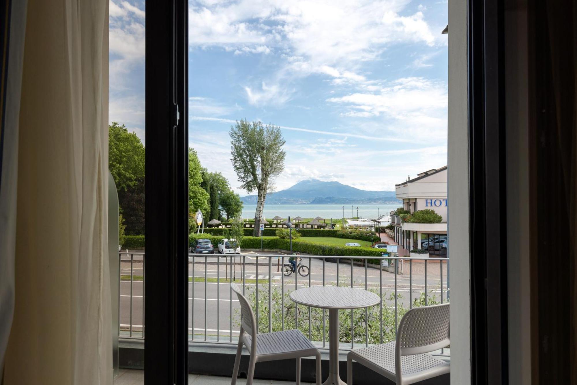 Superior Double Room Balcony Lake View