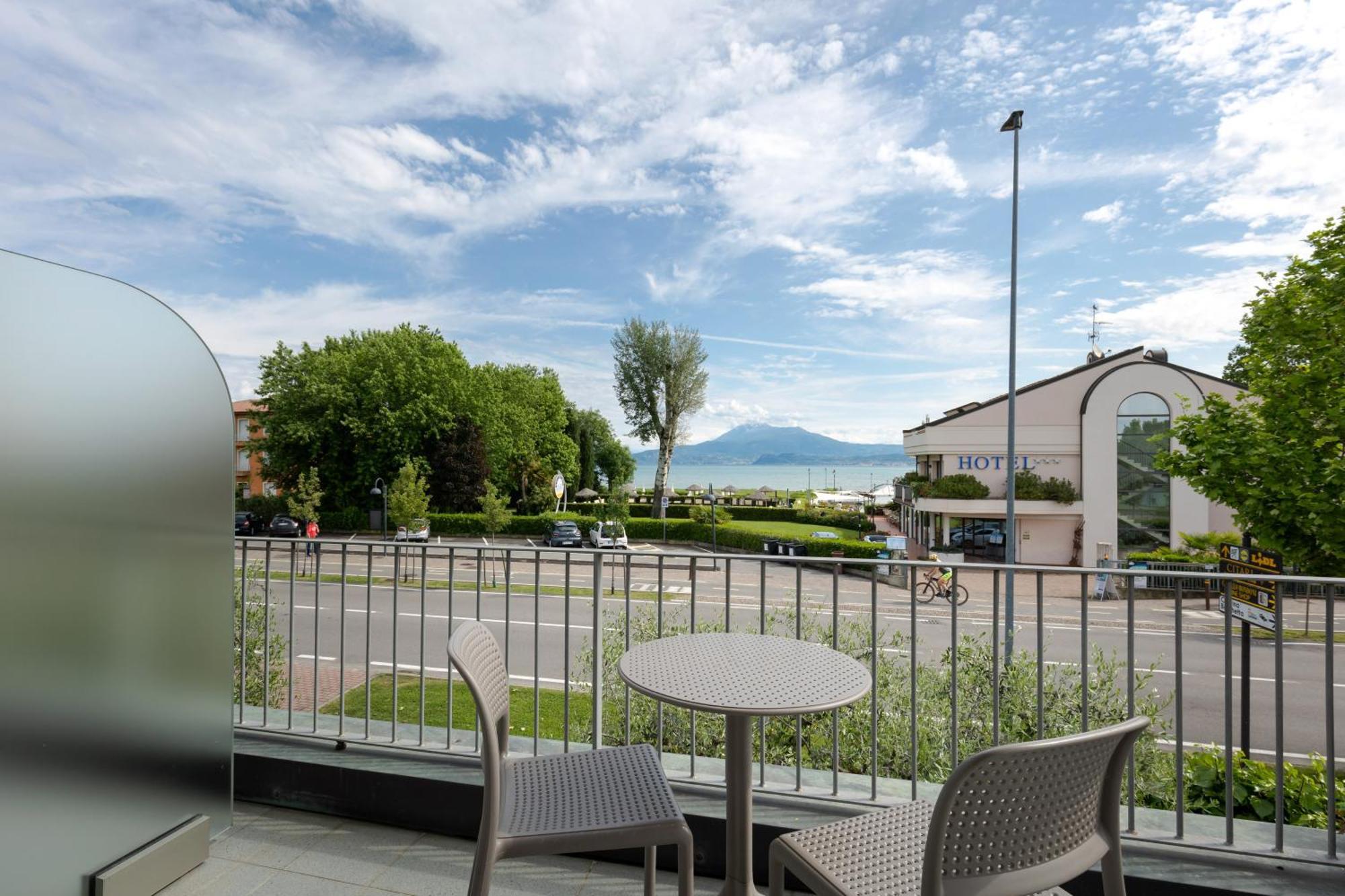 Superior Double Room Balcony Lake View