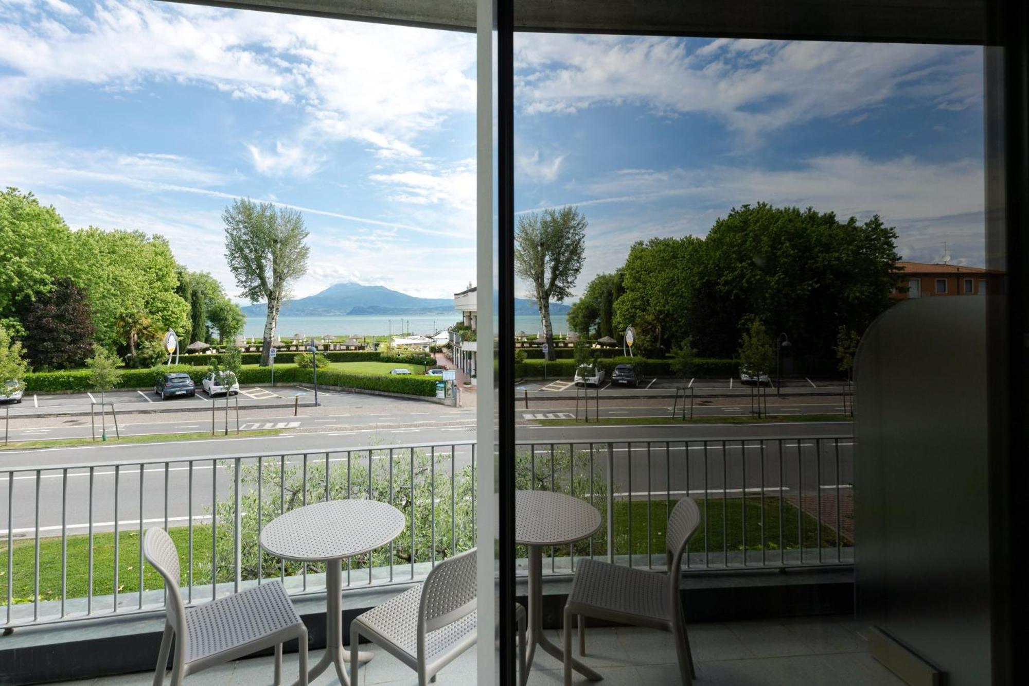 Superior Double Room Balcony Lake View