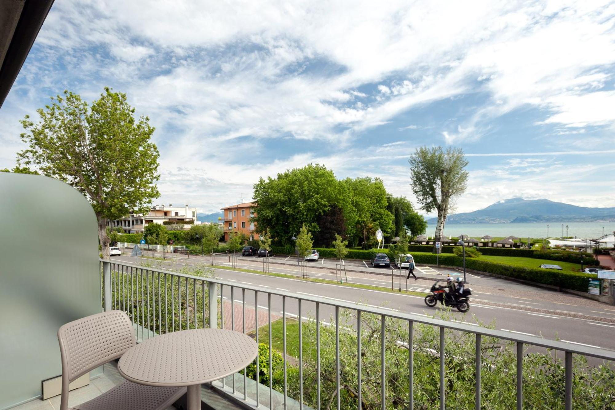 Superior Double Room Balcony Lake View
