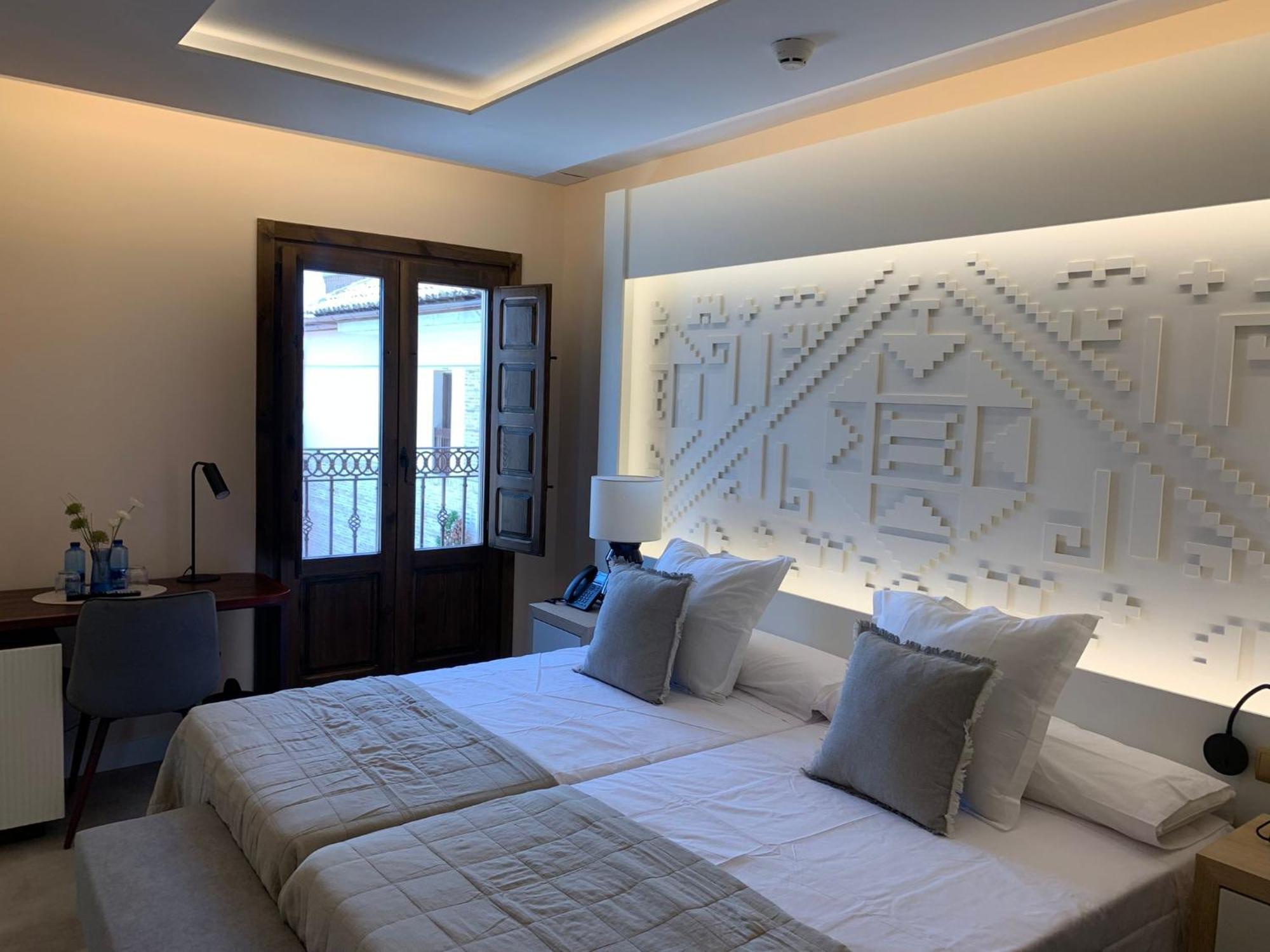 Deluxe Room,1592875717:JPEG