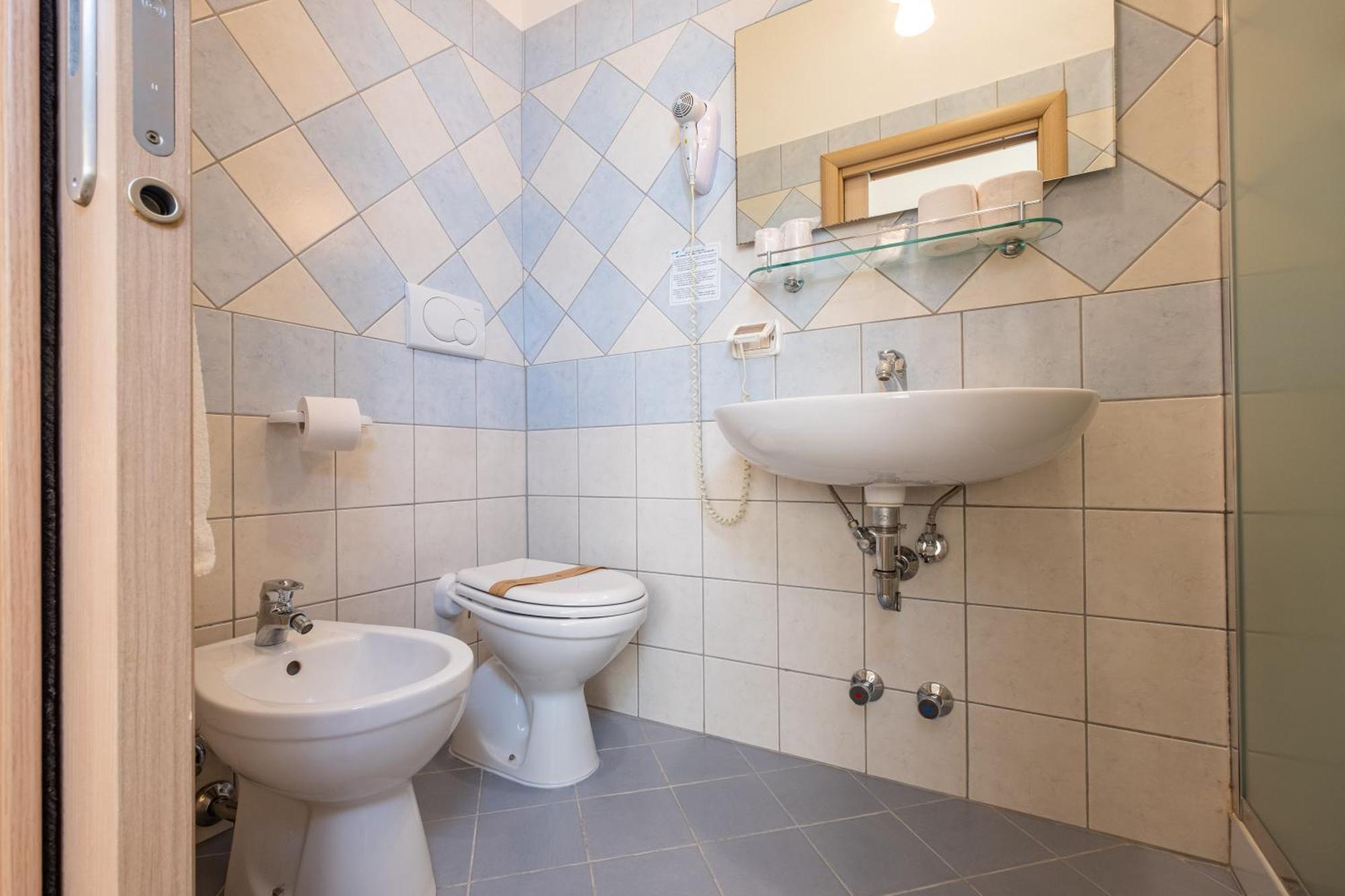 Quadruple Room,1592877792:JPEG