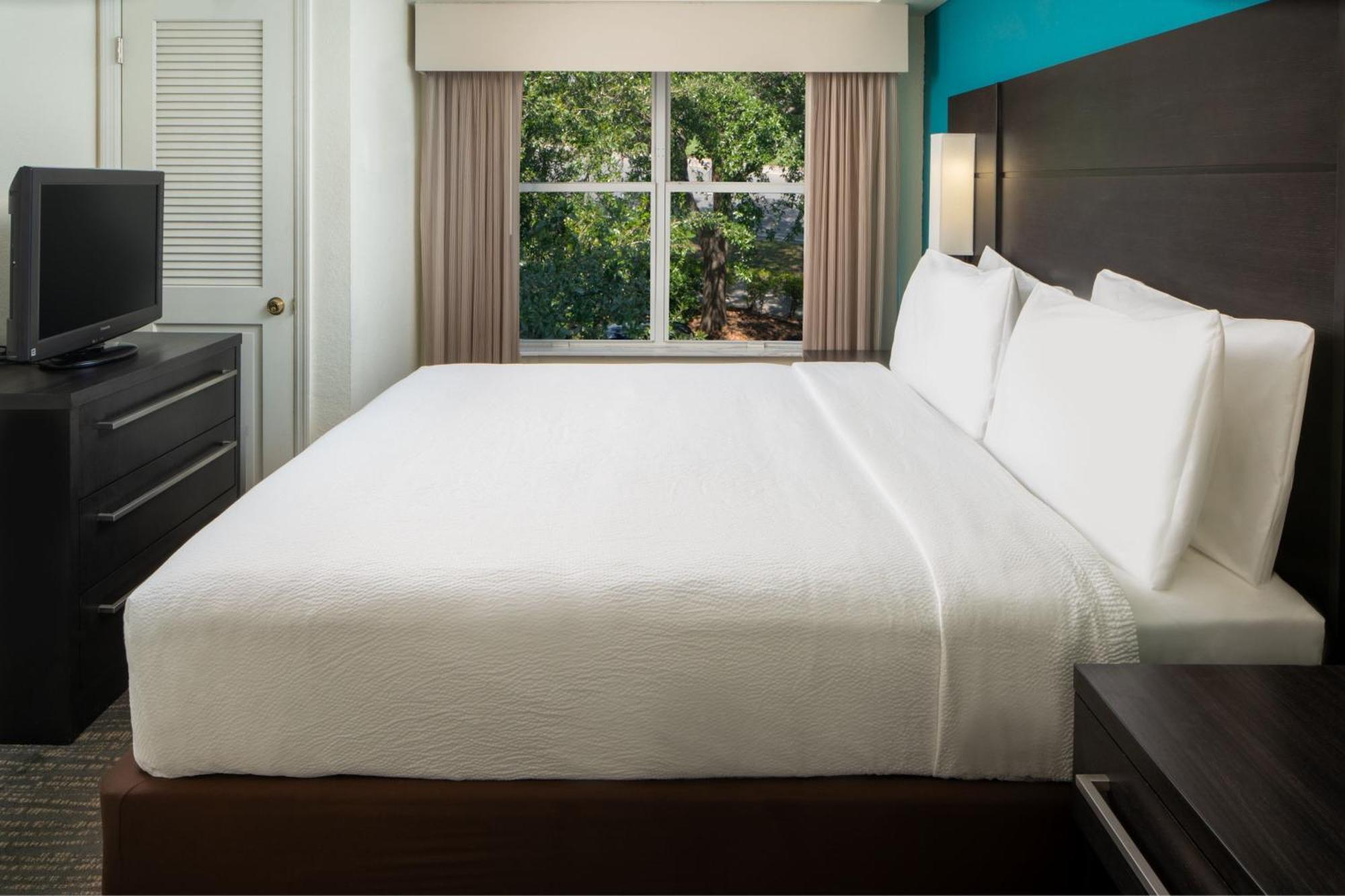 Deluxe Two-Bedroom Suite,1709542257:JPEG