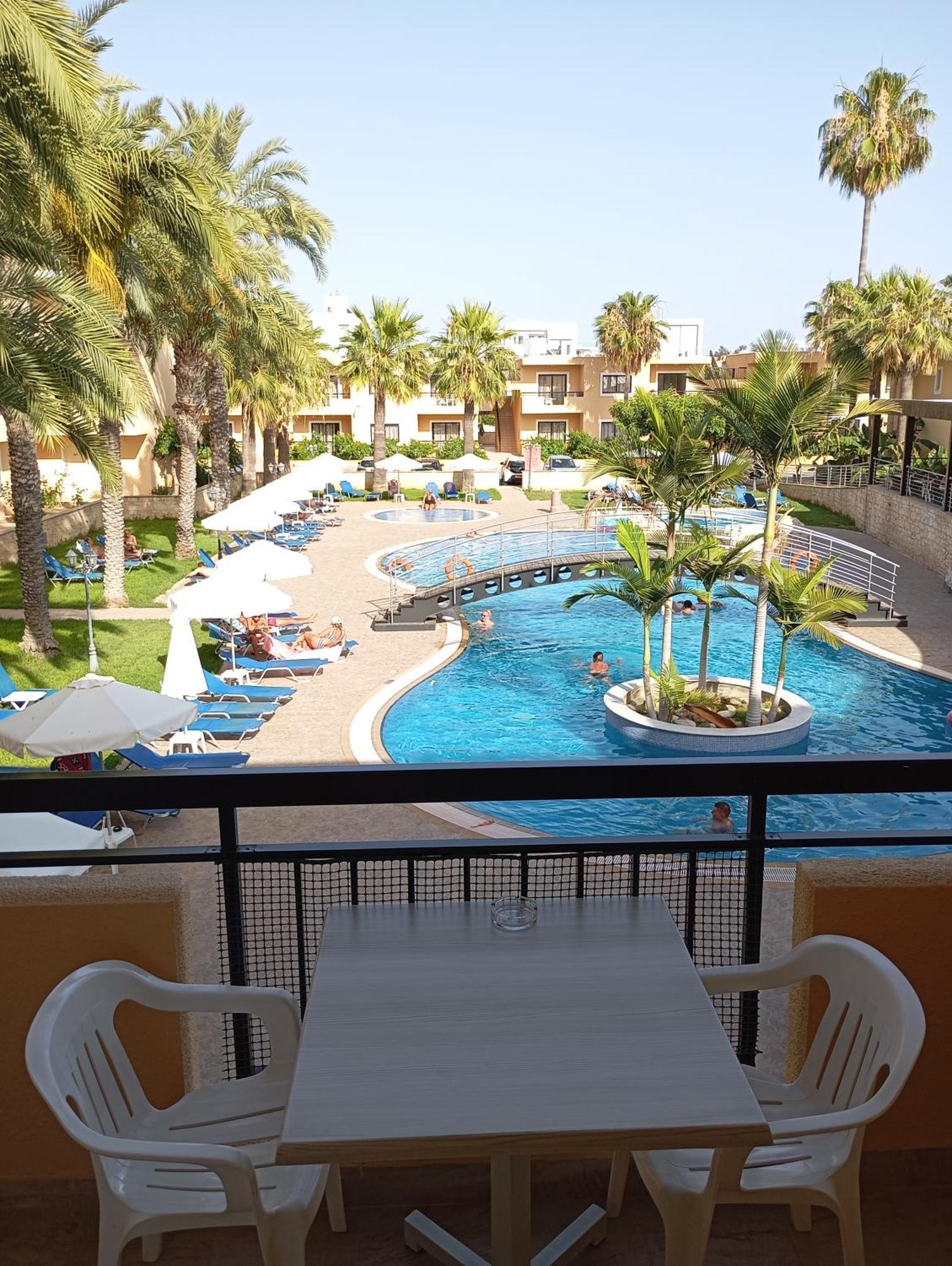Superior One Bedroom Apartment Pool View Higher floor