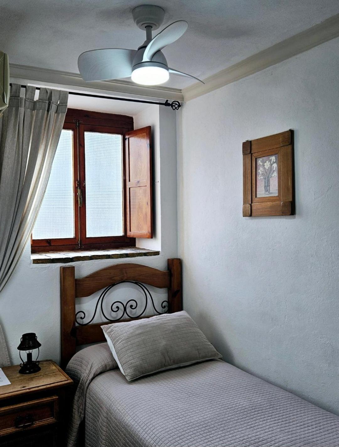 Single Room,1580569819:JPEG