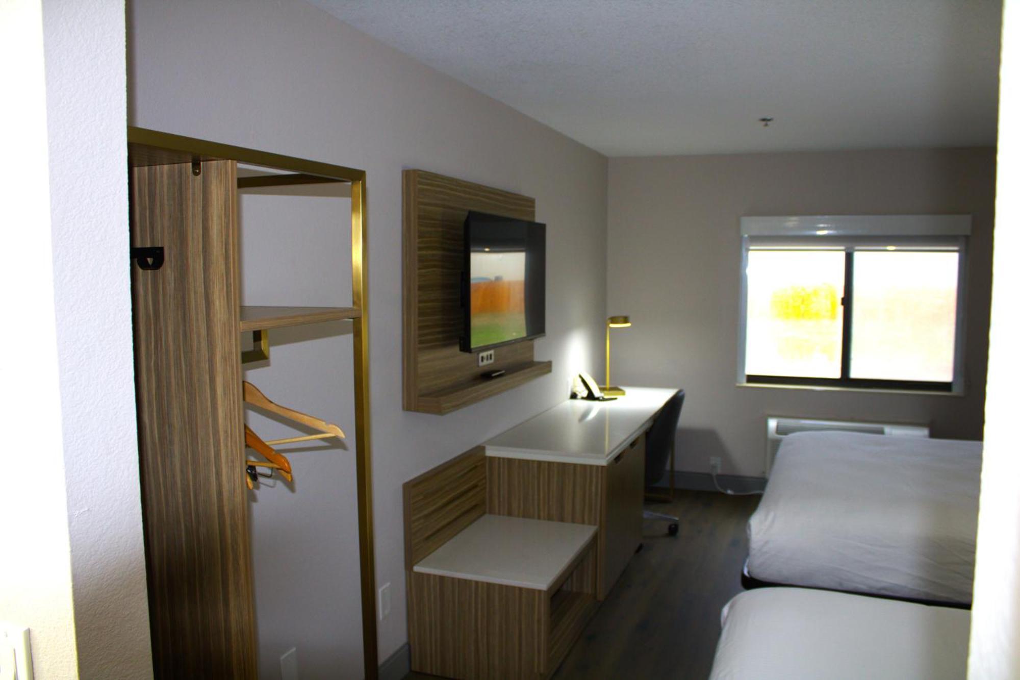Queen Room Two Queen Beds Non-Smoking