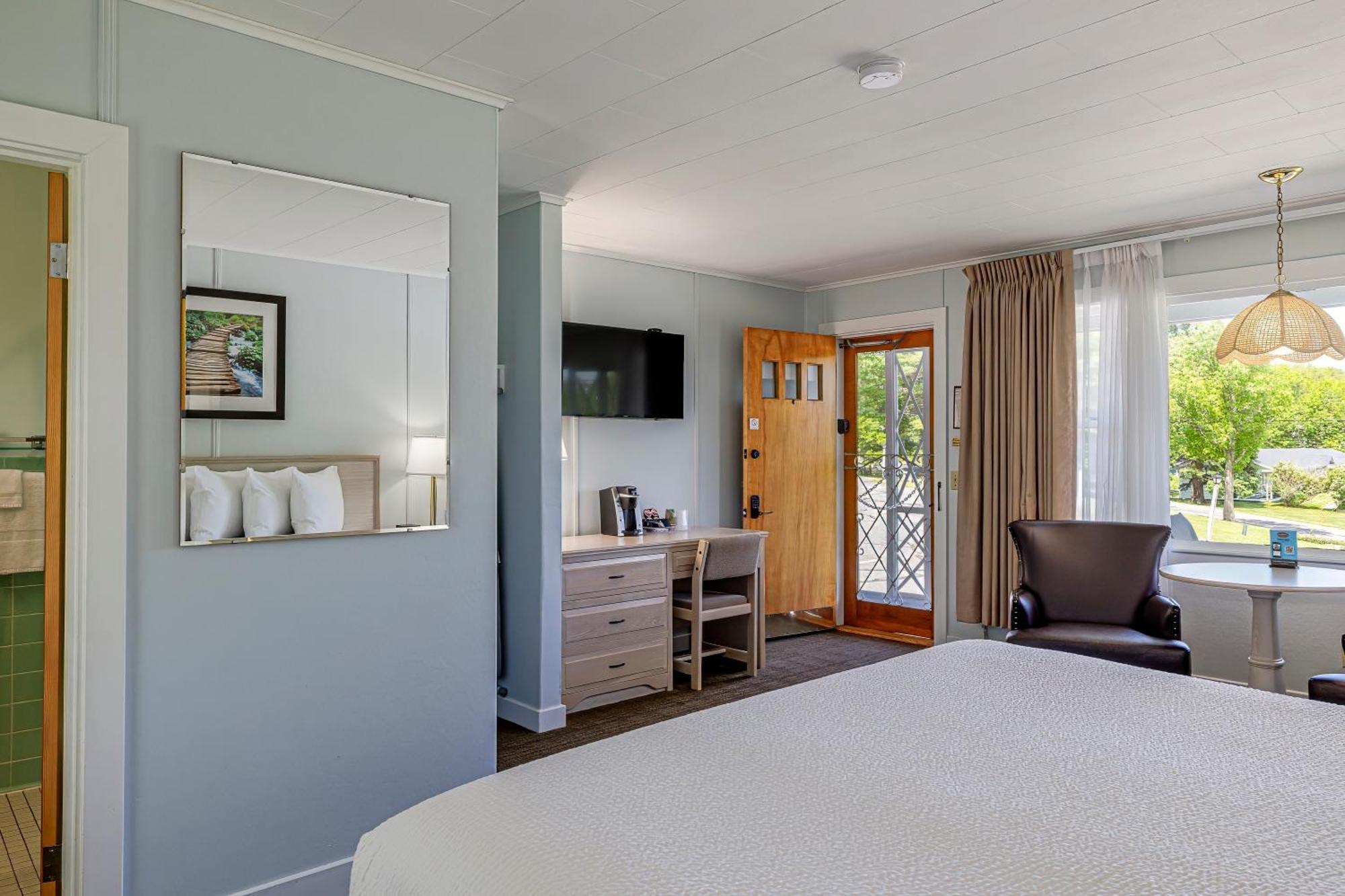 Standard King Room Max Building 1