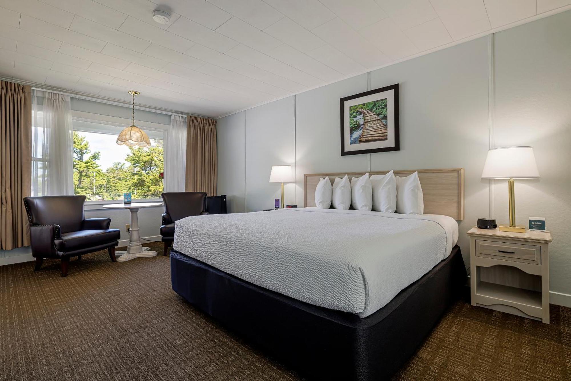 Standard King Room Max Building 1