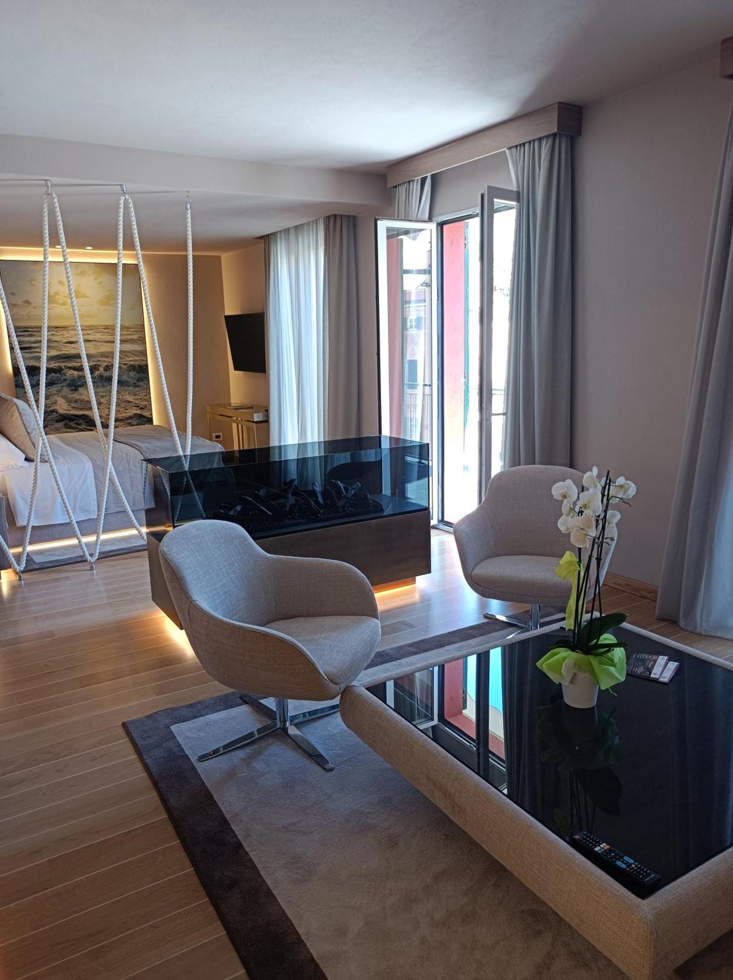 One-Bedroom Suite Terrace City View