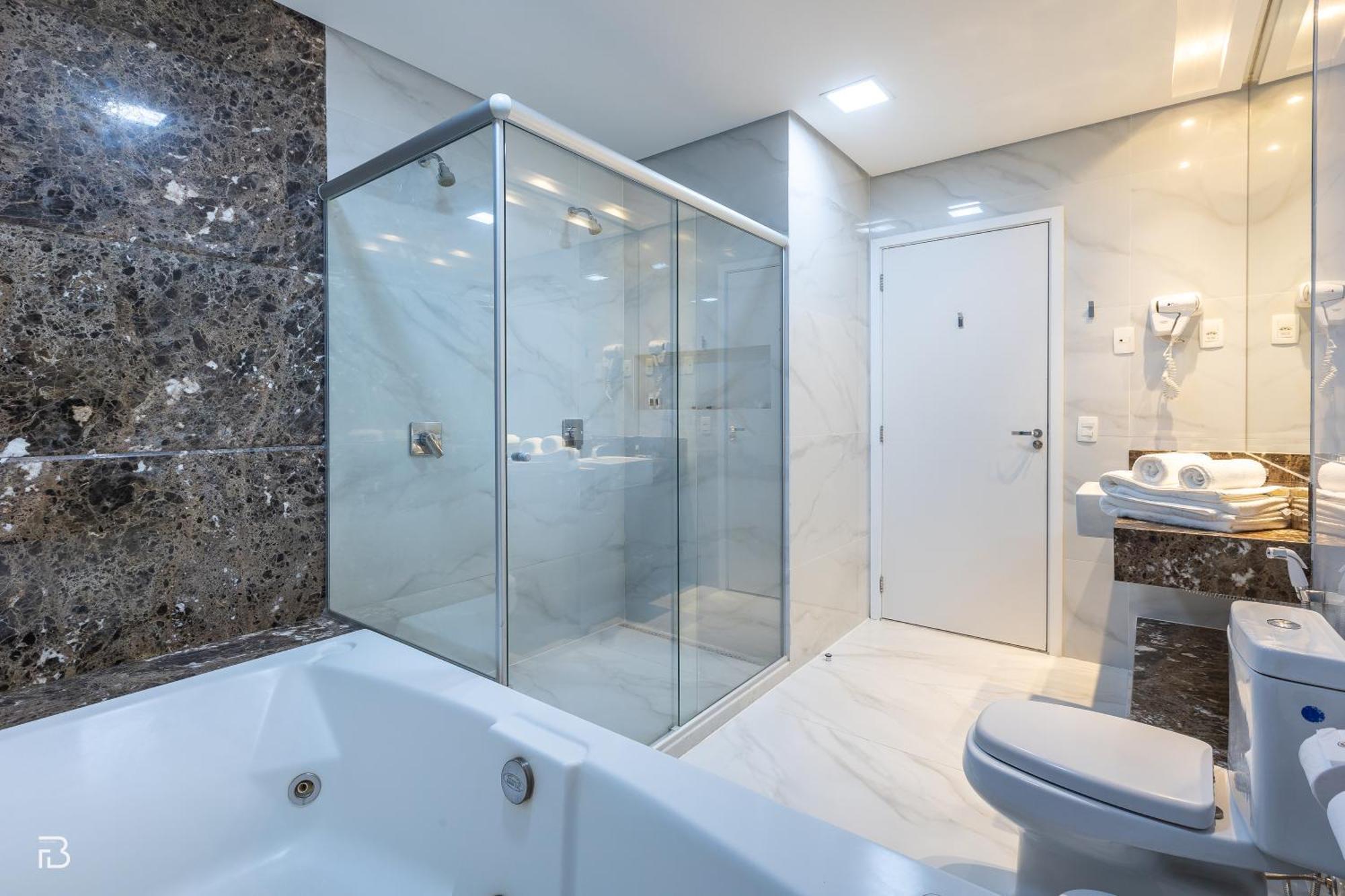 Deluxe Suite Spa Bath