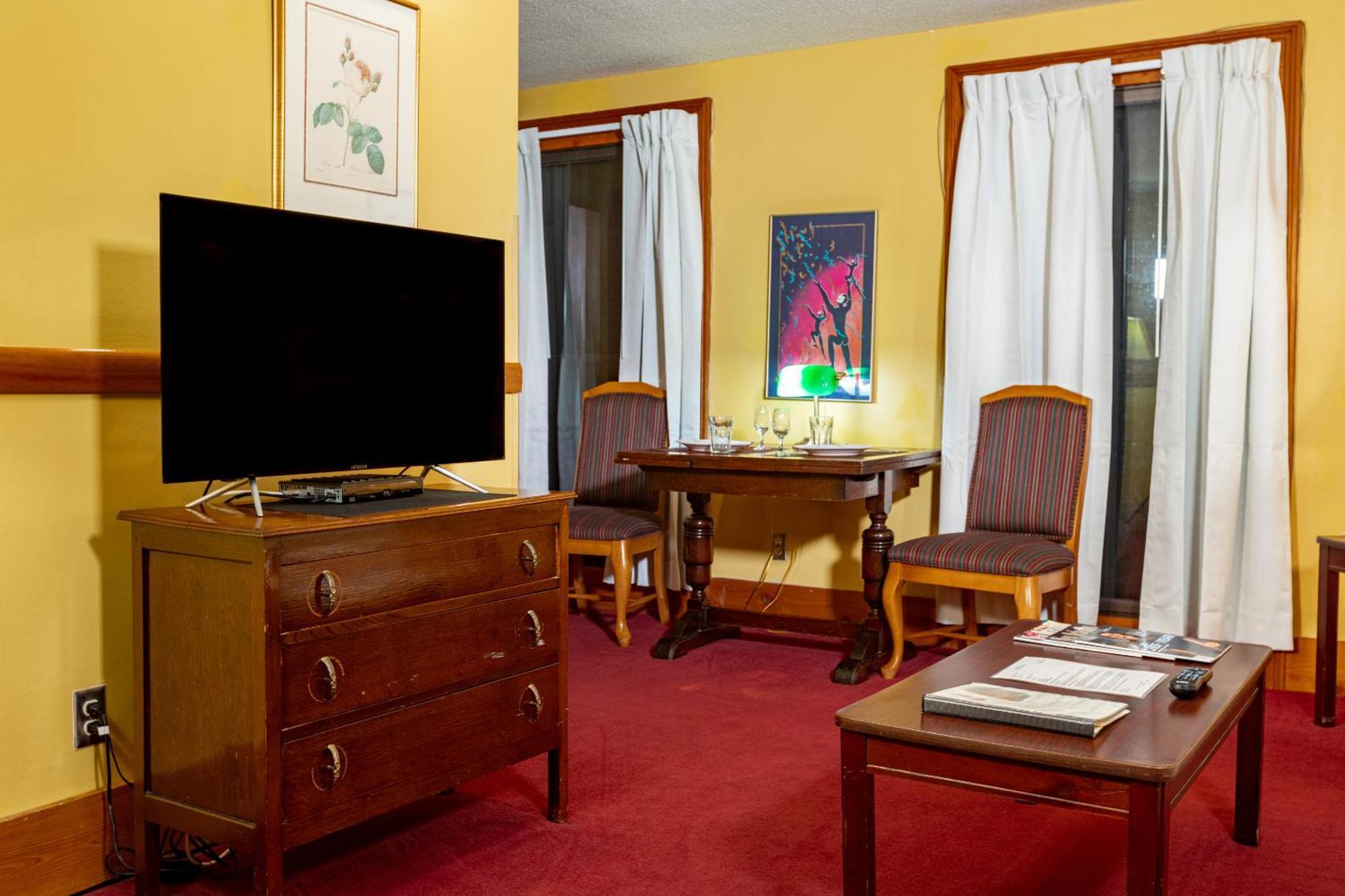 Deluxe Suite