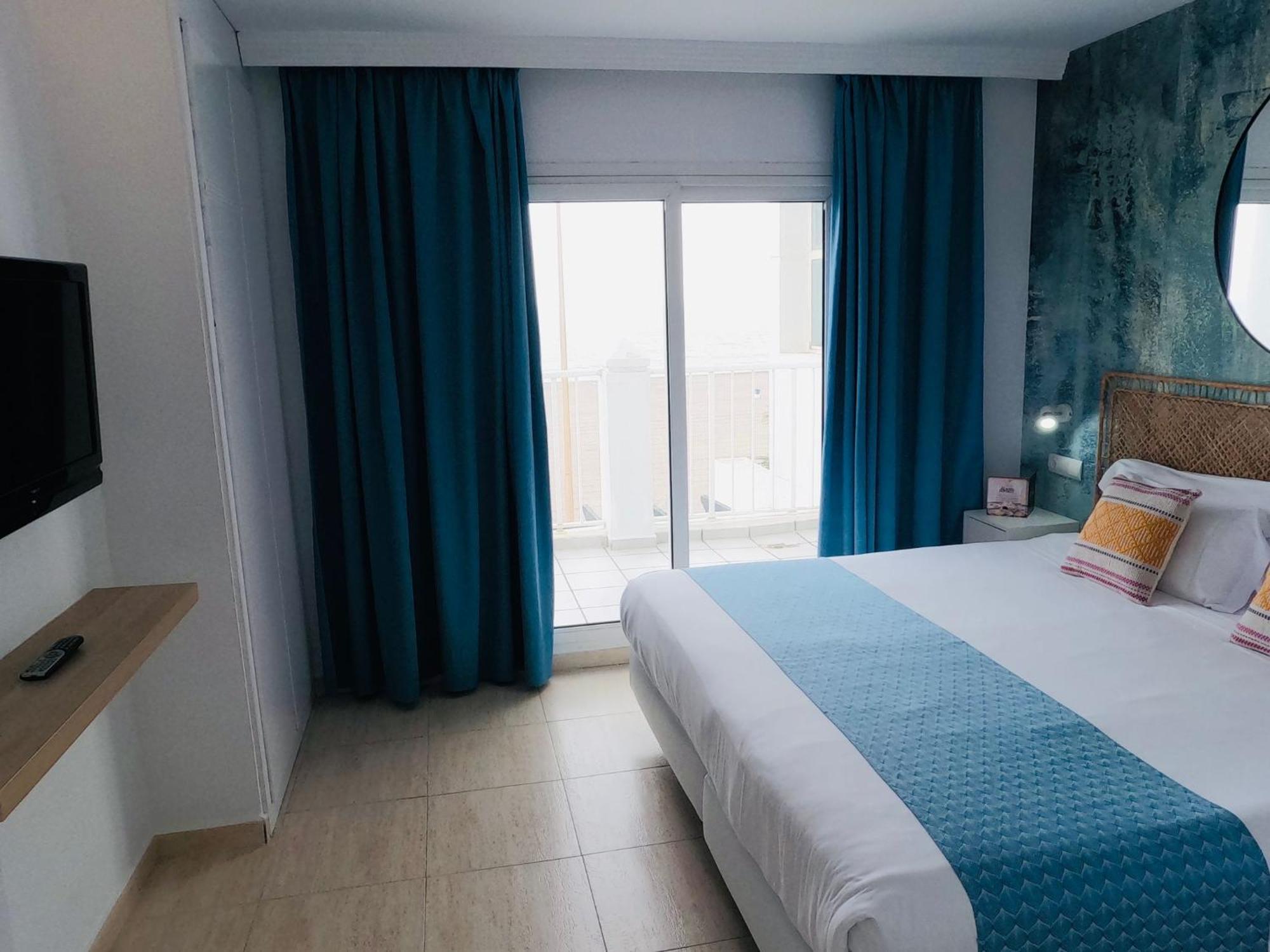 Two-Bedroom Apartment with sea view and Terrace ( 4-6 Adults),1593639805:JPEG