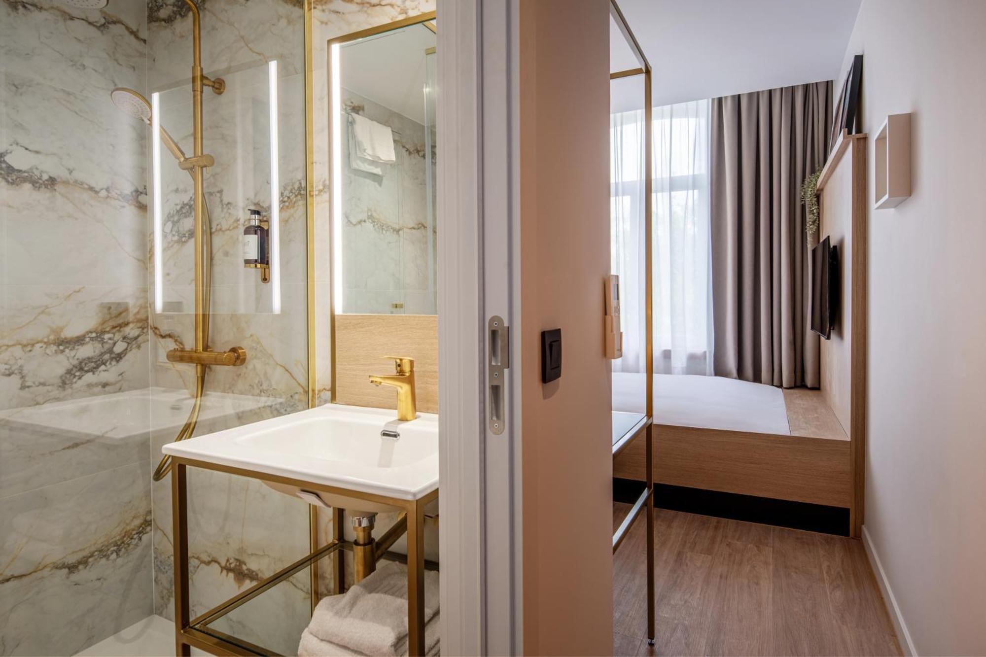 Small Double Room,1593641299:JPEG
