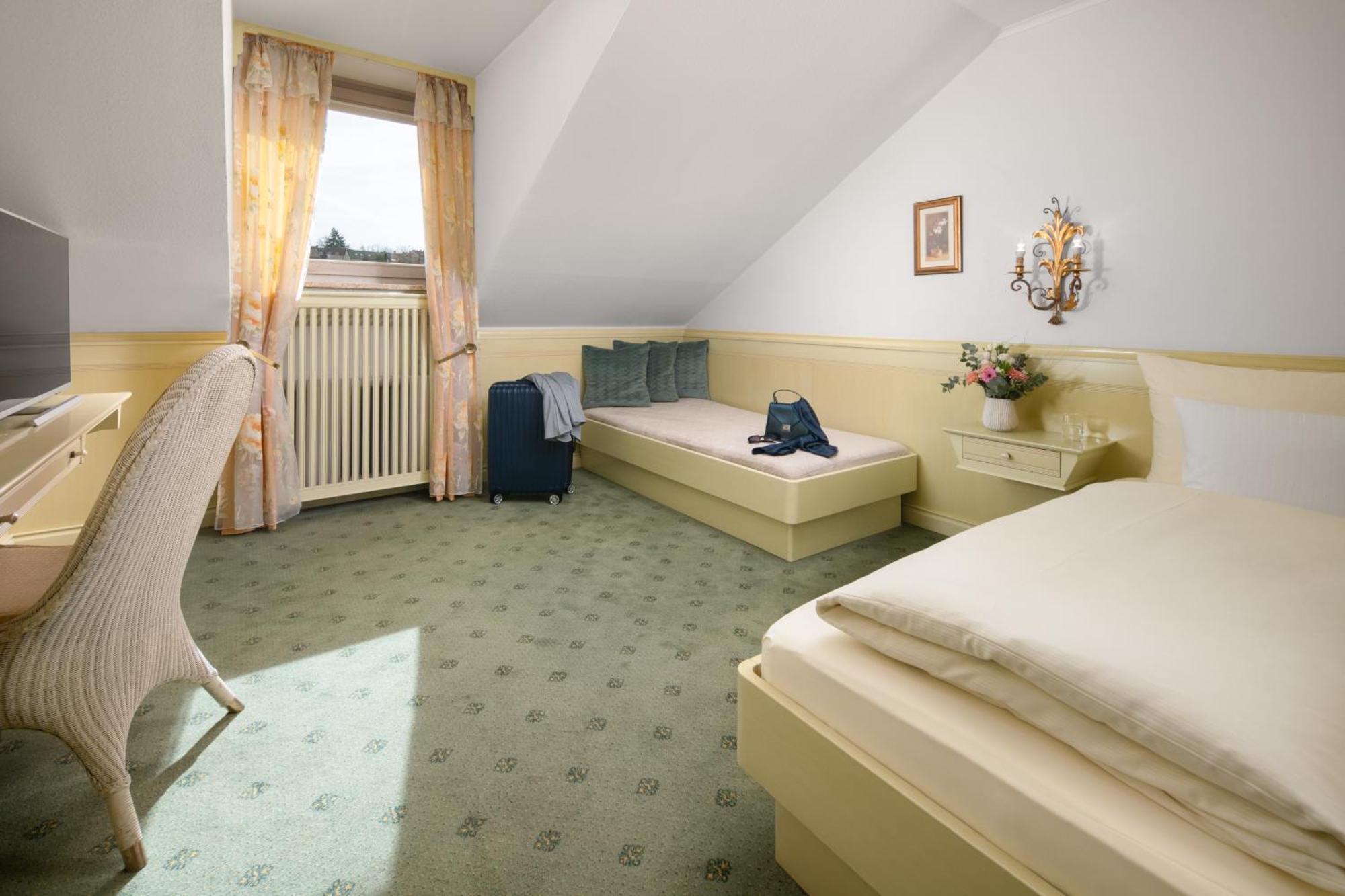 Small Single Room,1593641653:JPEG