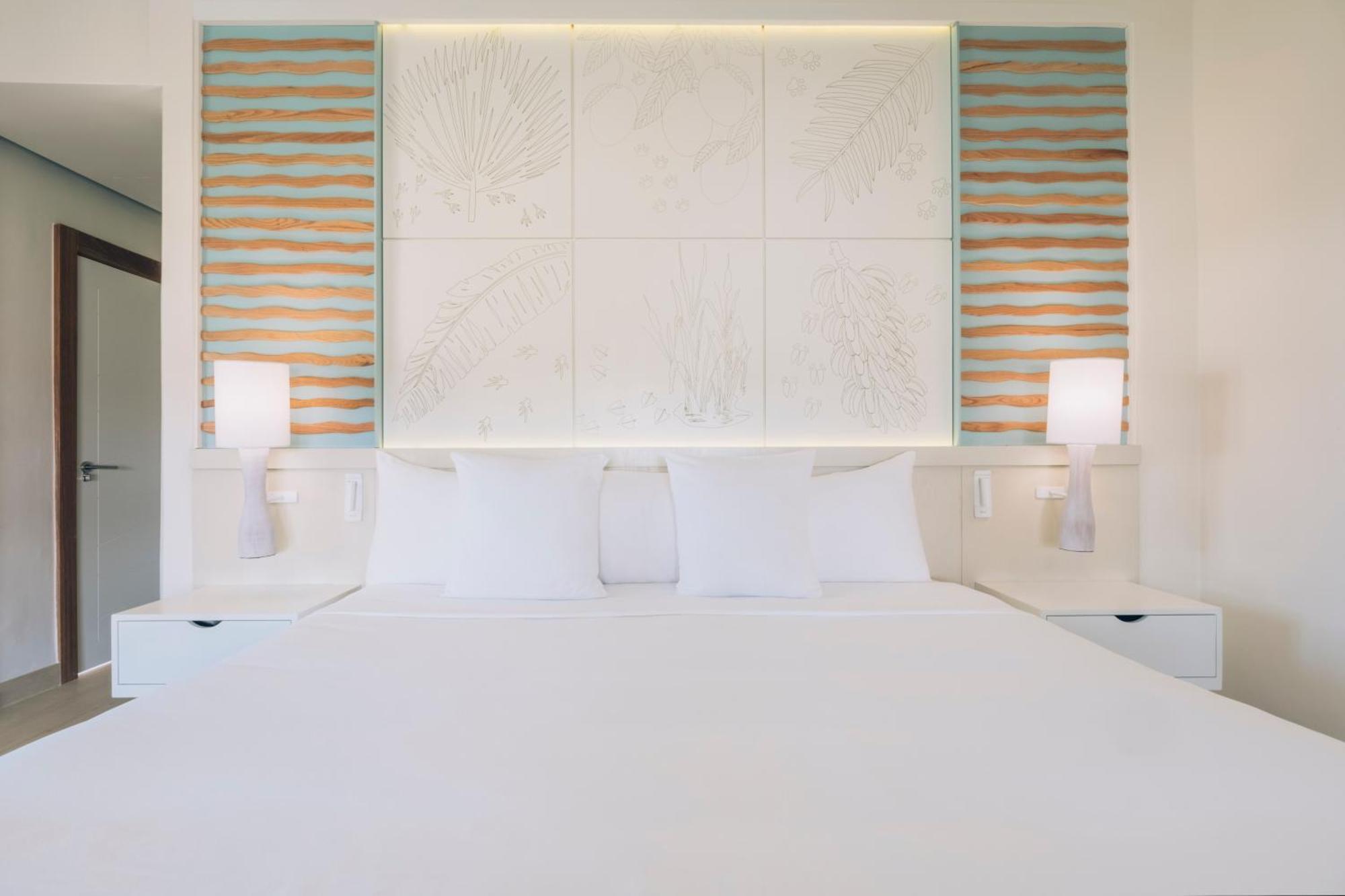 Junior Suite Pool Access