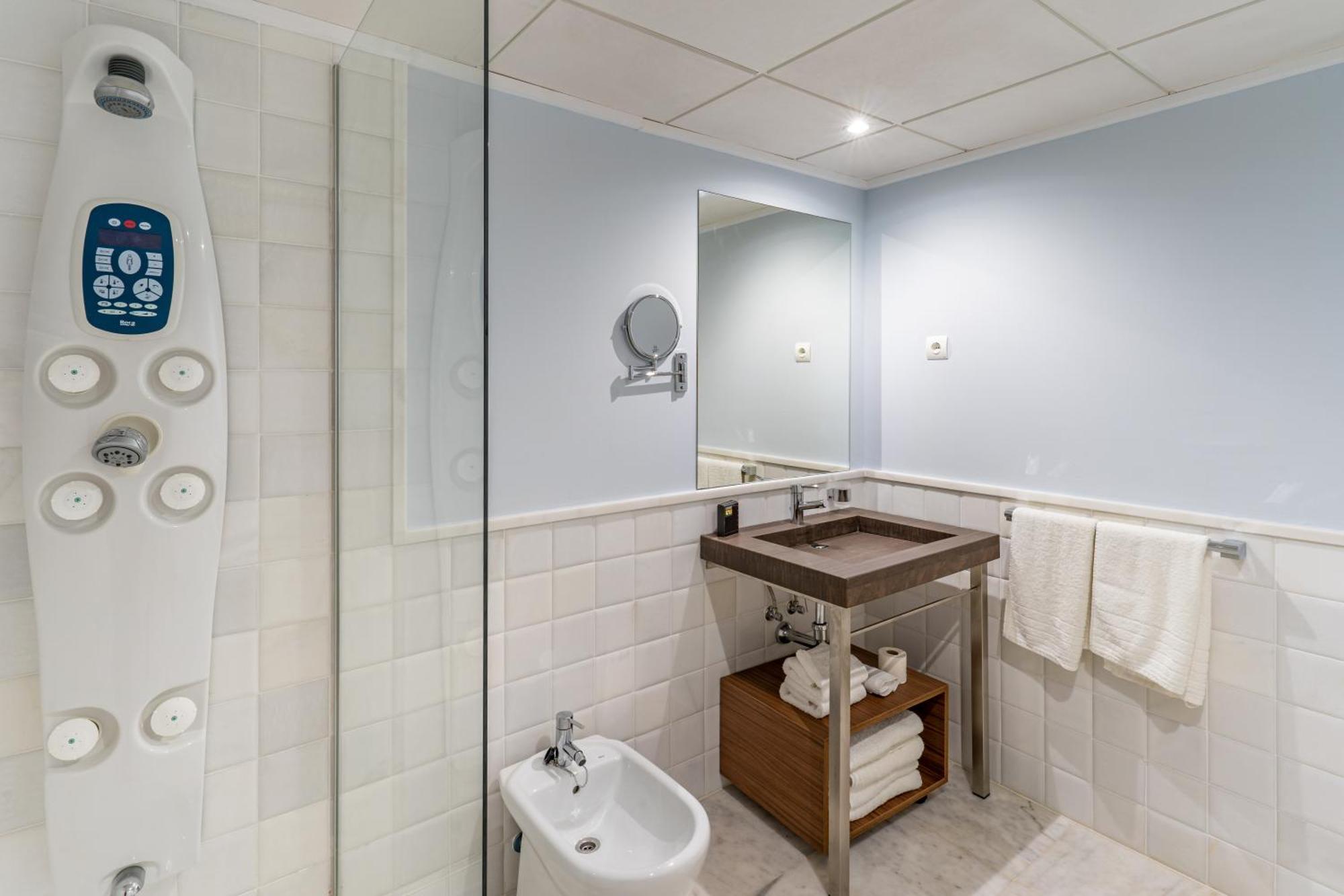 Superior One-Bedroom Apartment