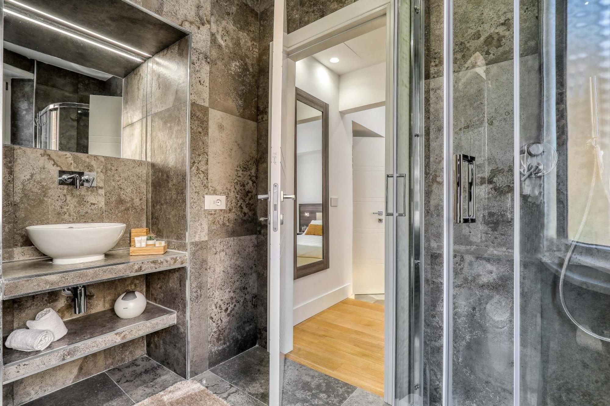 Double Room Private Bathroom