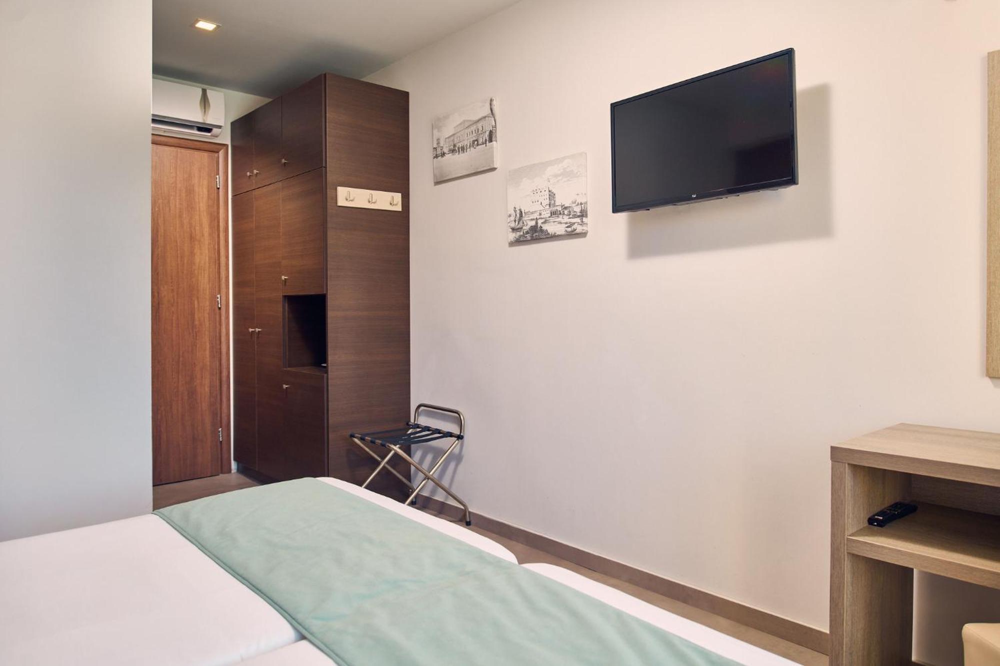 Cozy Double Room Pool View