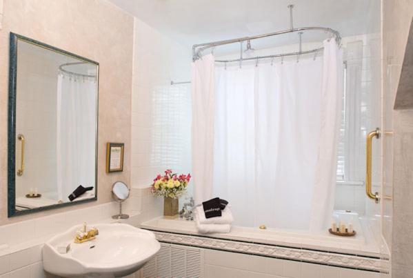 Queen Room Spa Bath