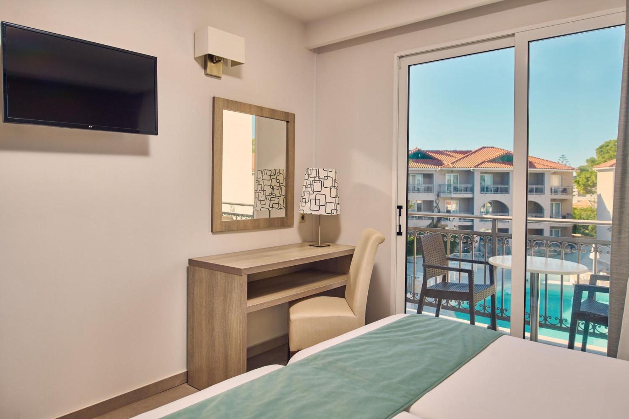 Cozy Double Room Pool View